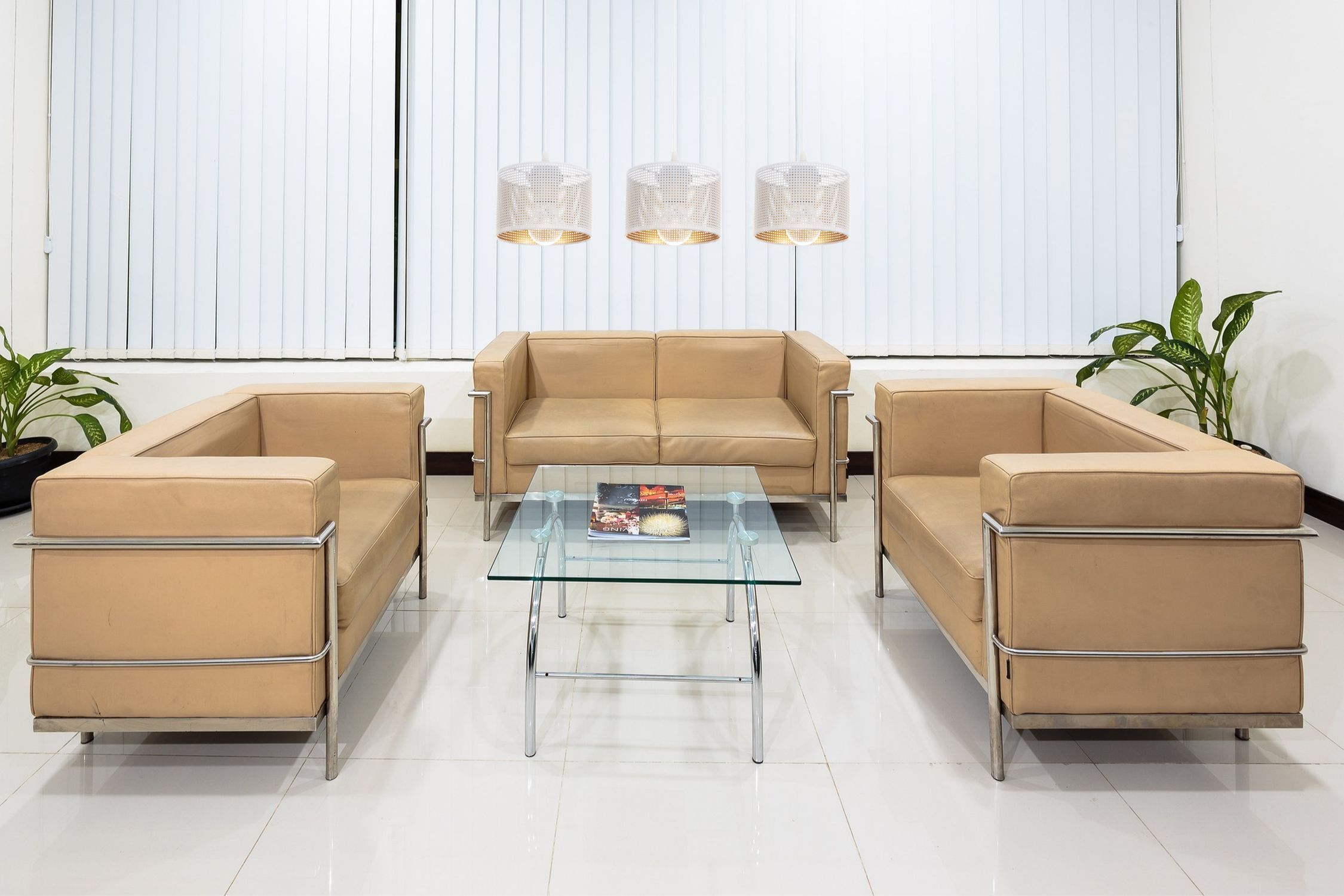 Pendelleuchte Metall Weiß Gold E27 3-flmg 70 cm lang Sofa-Set, Wohnzimmermöbel, Lederimitat, Beige, Glas Couchtisch