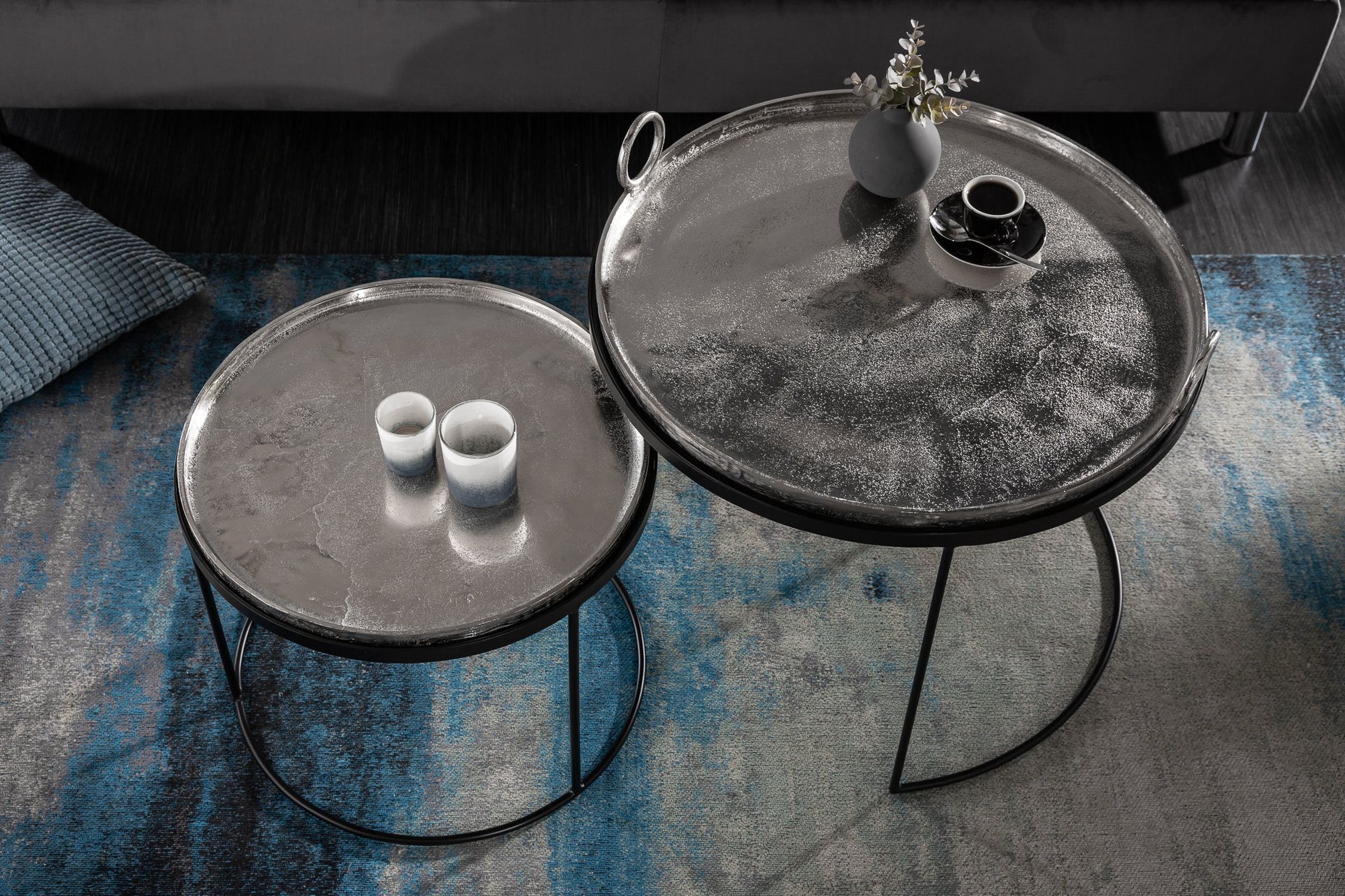 Set de 2 tables d'appoint avec plateaux Métal argenté noir Set de 2 tables d'appoint avec plateaux Métal argenté noir