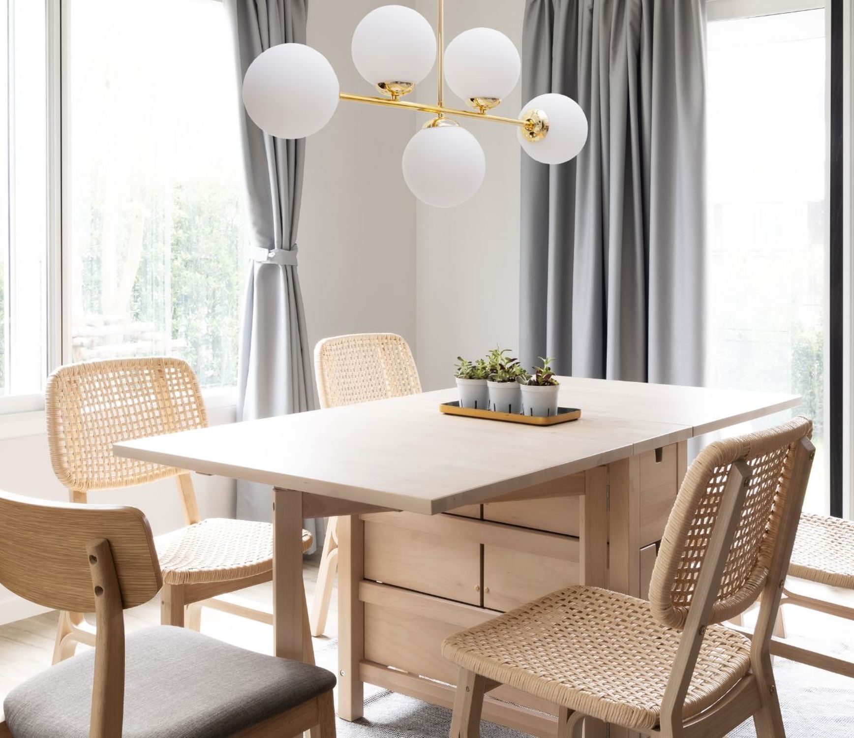 Esstisch, Holztisch, Wicker/Stuhl, Küchentisch, Beleuchtungskugel