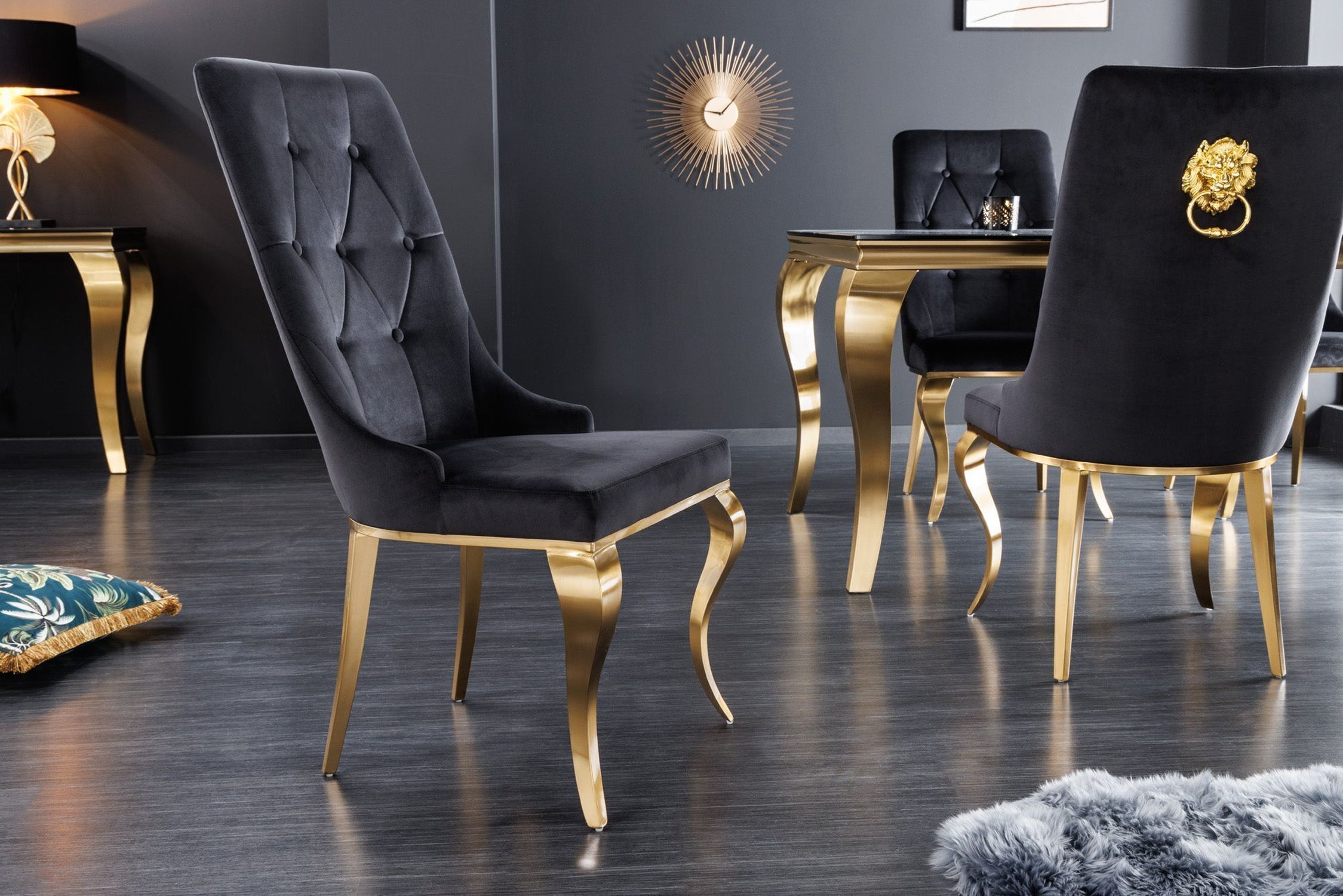 Chaise de salle à manger velours métal avec poignée noir or baroque Stuhl, Mobiliar, Lampe, Fußboden, Innenarchitektur