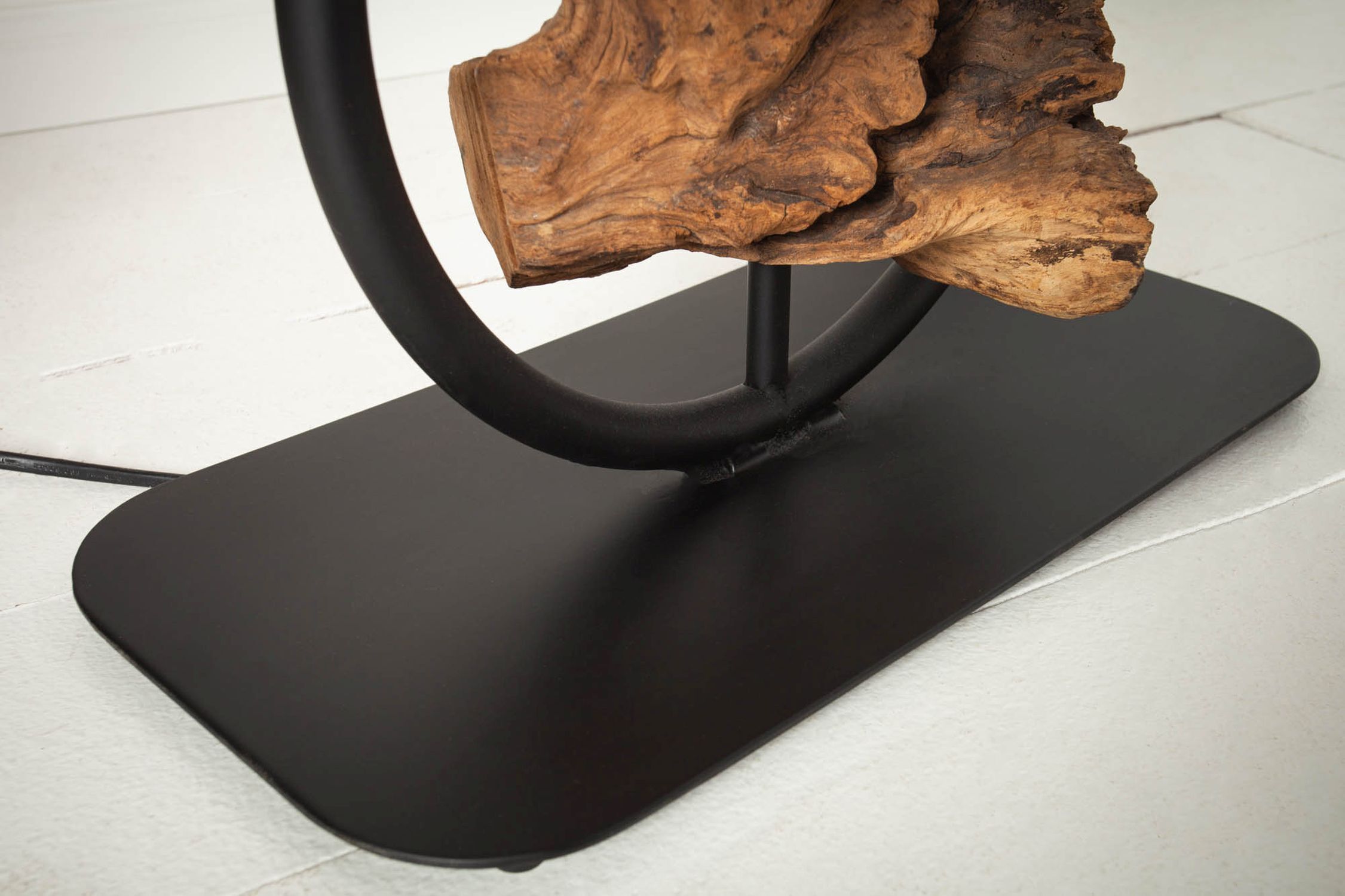 stehlampe-kleine-stehlampe-stehleuchte-aus-holz-colin-1x-e27-bis-60w-schwarz-natur-modern-kunstvoll-mit-schalter-le63122-04 Metall, Holzskulptur, Skulptur, Dekoration, Basisplatte