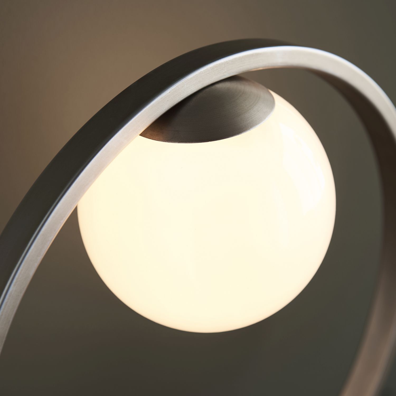 Lampe de table métal verre H : 32,2 cm en argent blanc G9