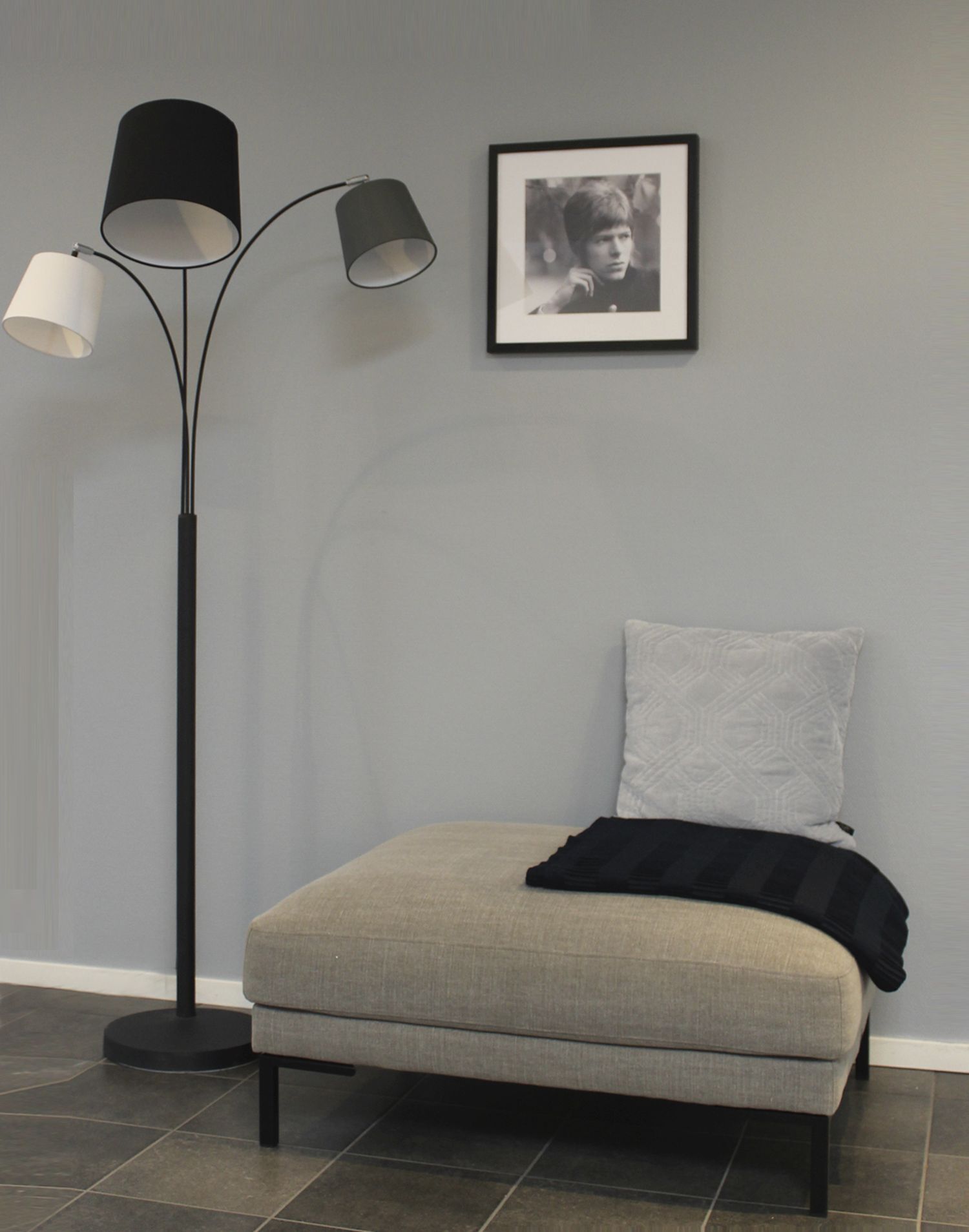 Stehleuchte gebogen 175 cm hoch Stoff Metall E14 verstellbar sofa, armchair, Lounge, Fußbodenlampe, Wandrahmen