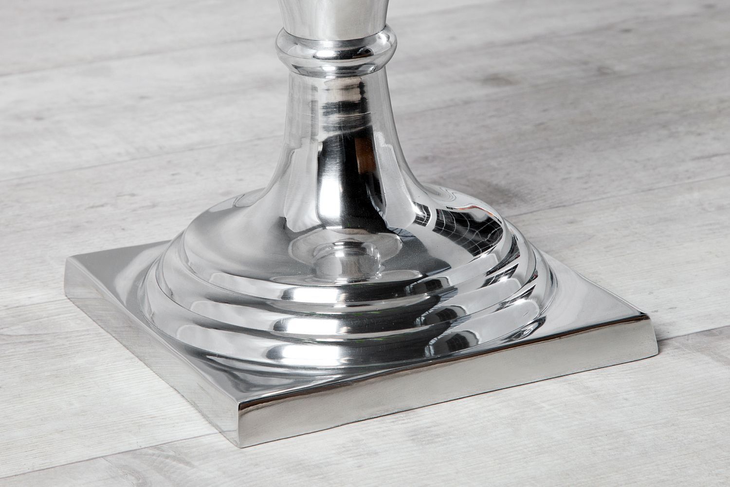 Vase en métal Ø 40 cm H : 70 cm en grand argent Vase en métal Ø 40 cm H : 70 cm en grand argent