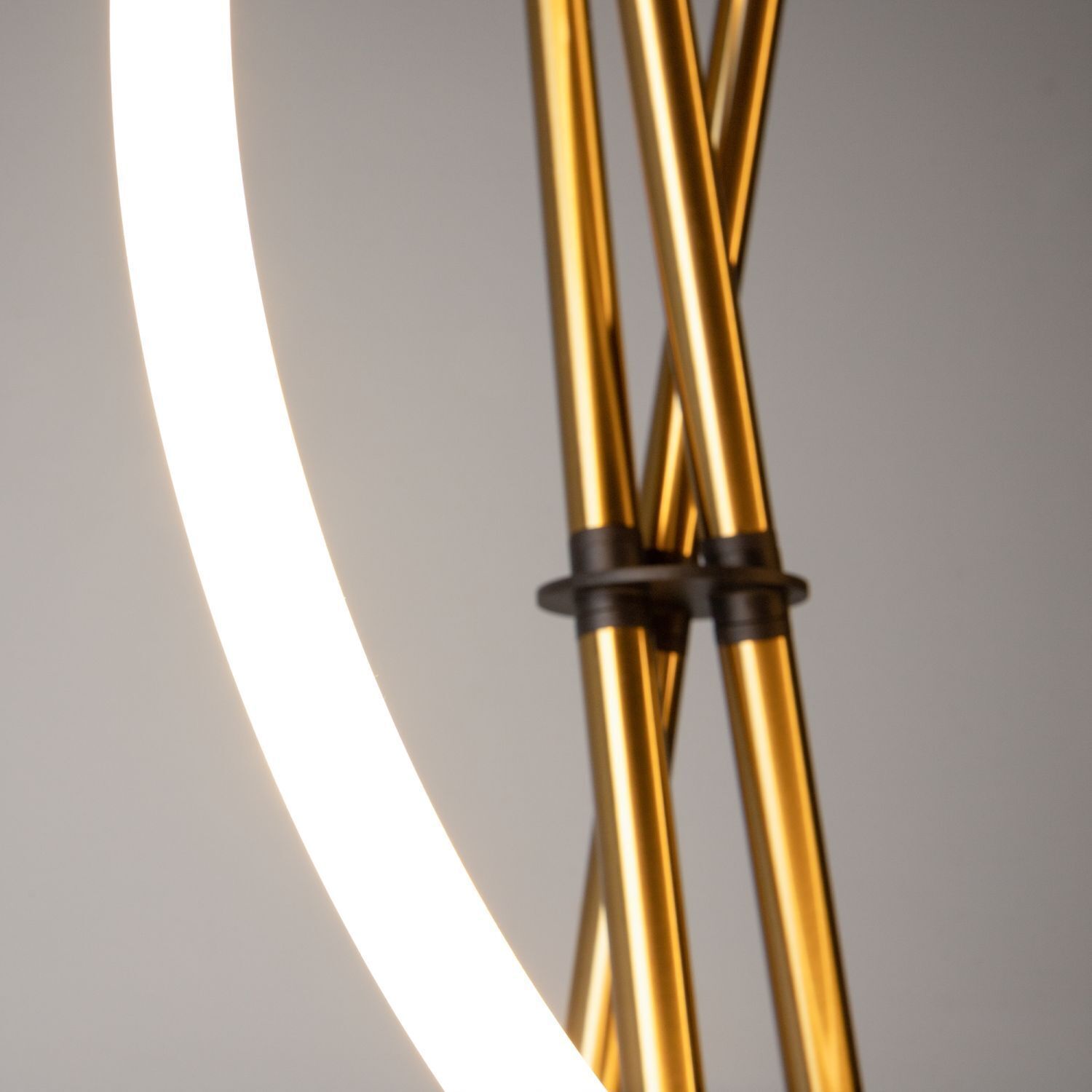 Ringlicht, goldene Röhren, Lampe, Beleuchtung, runder Lichtkreis