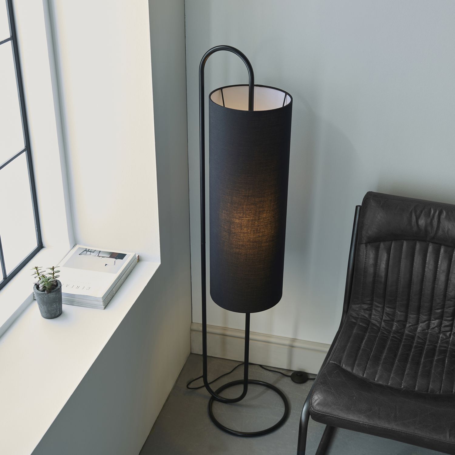Lampadaire Noir 136 cm bas Moderne Tissu Métal E27