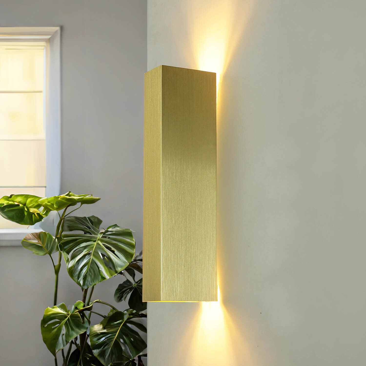 Wand-Sconce, goldenes Licht, Messing-Finish, Auf- und Abwärtsbeleuchtung, moderne Lampe