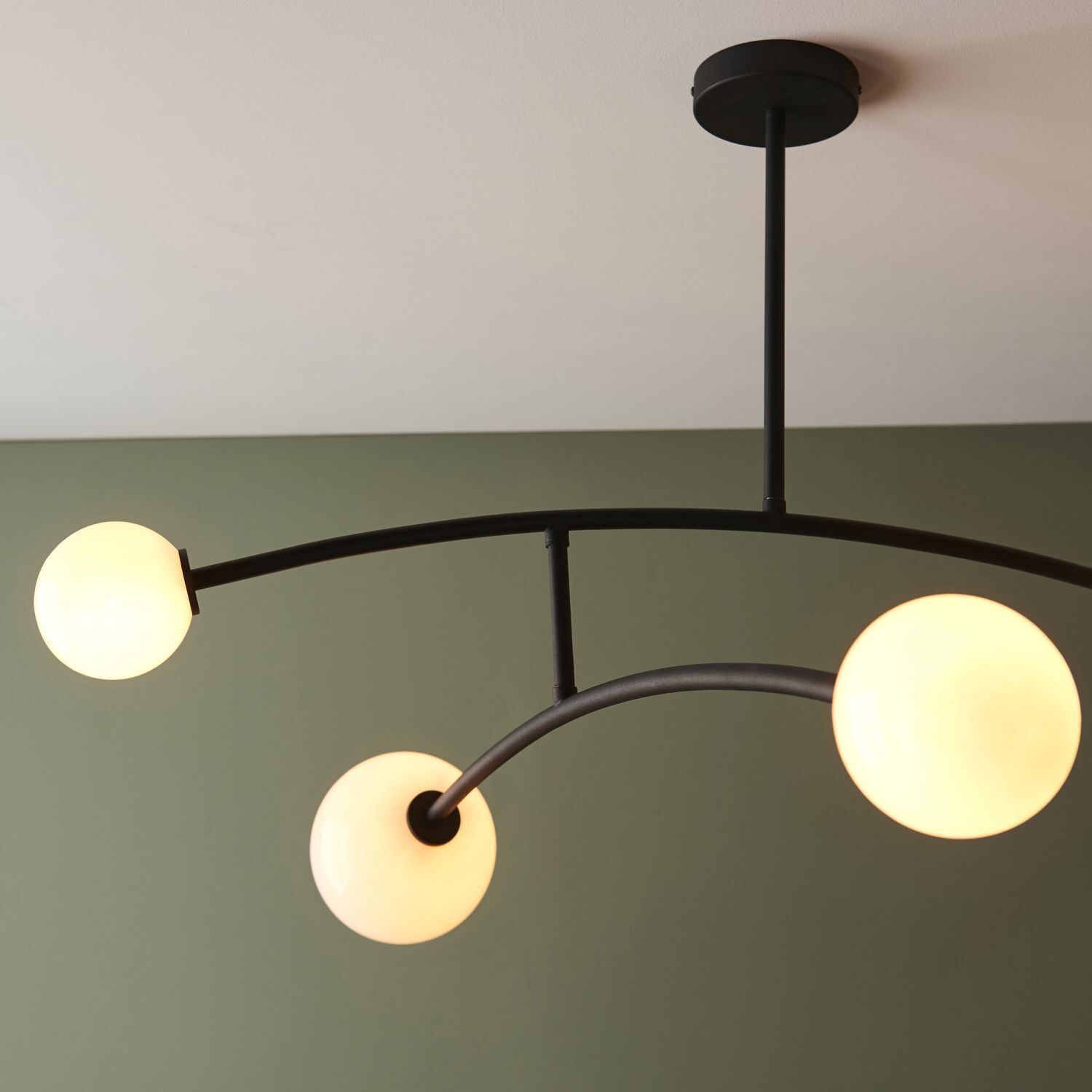 Plafonnier métal verre bras articulé noir mat blanc 4x G9