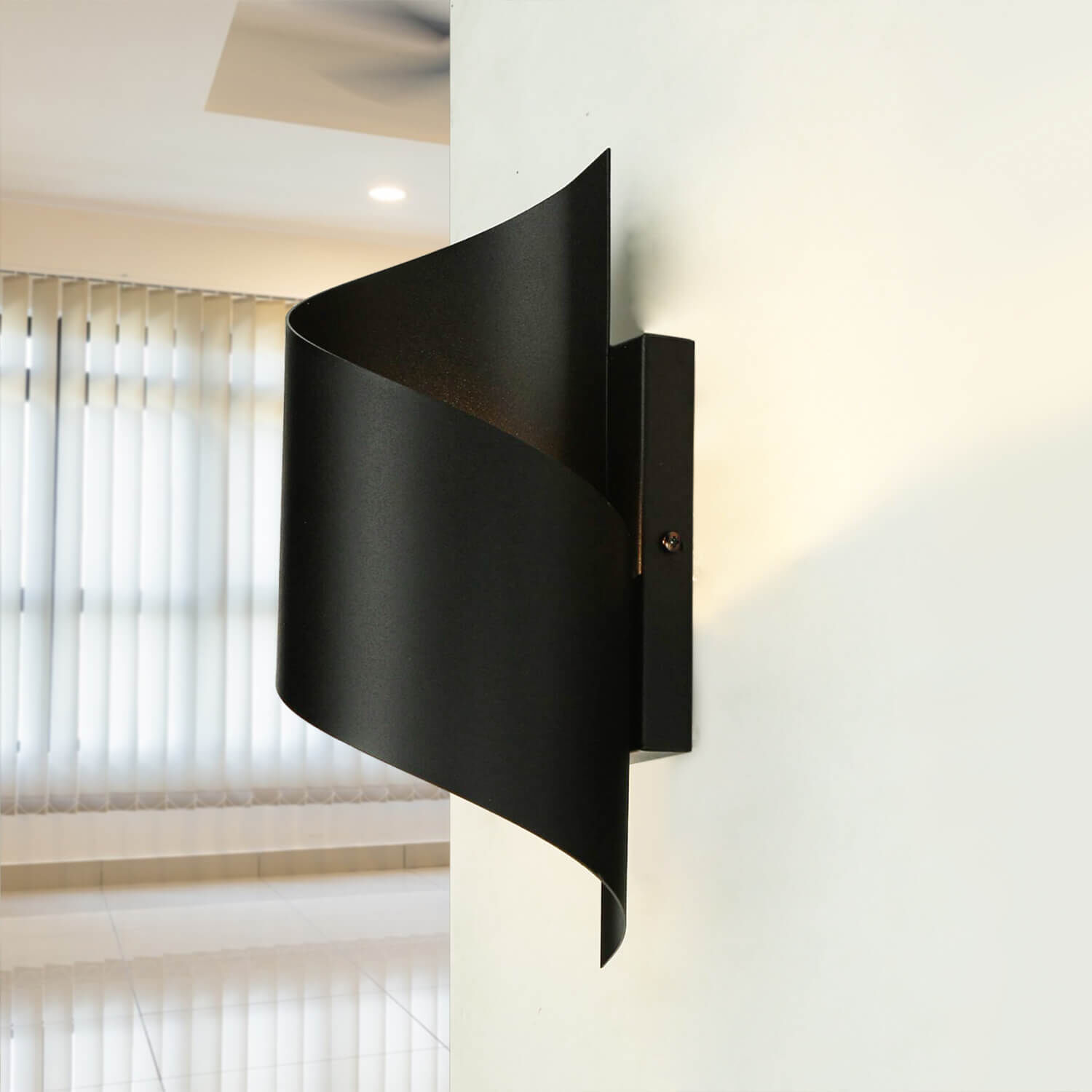 Applique murale stylée noire design métal up down