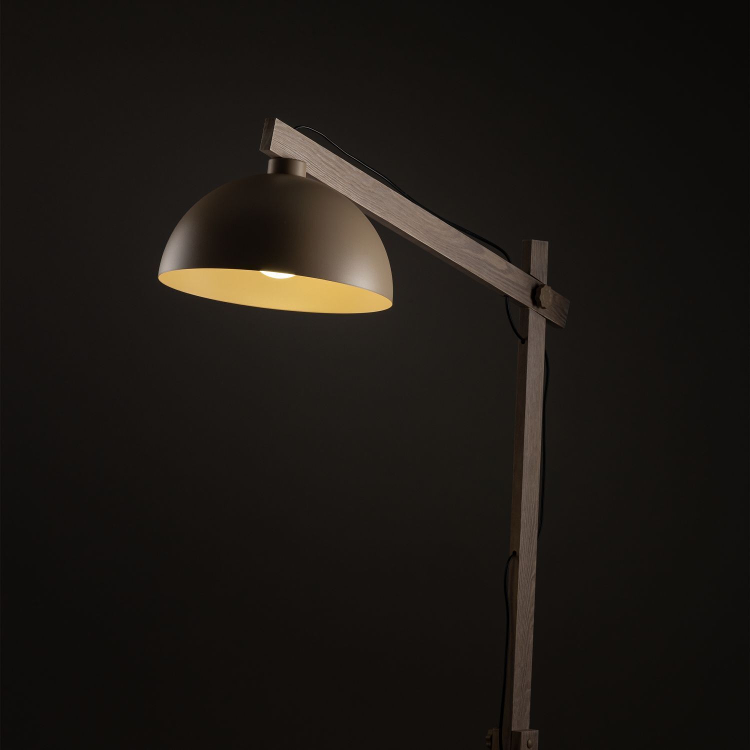 Stehlampe, Holz, Metall, Kugelschirm, Dimmbar