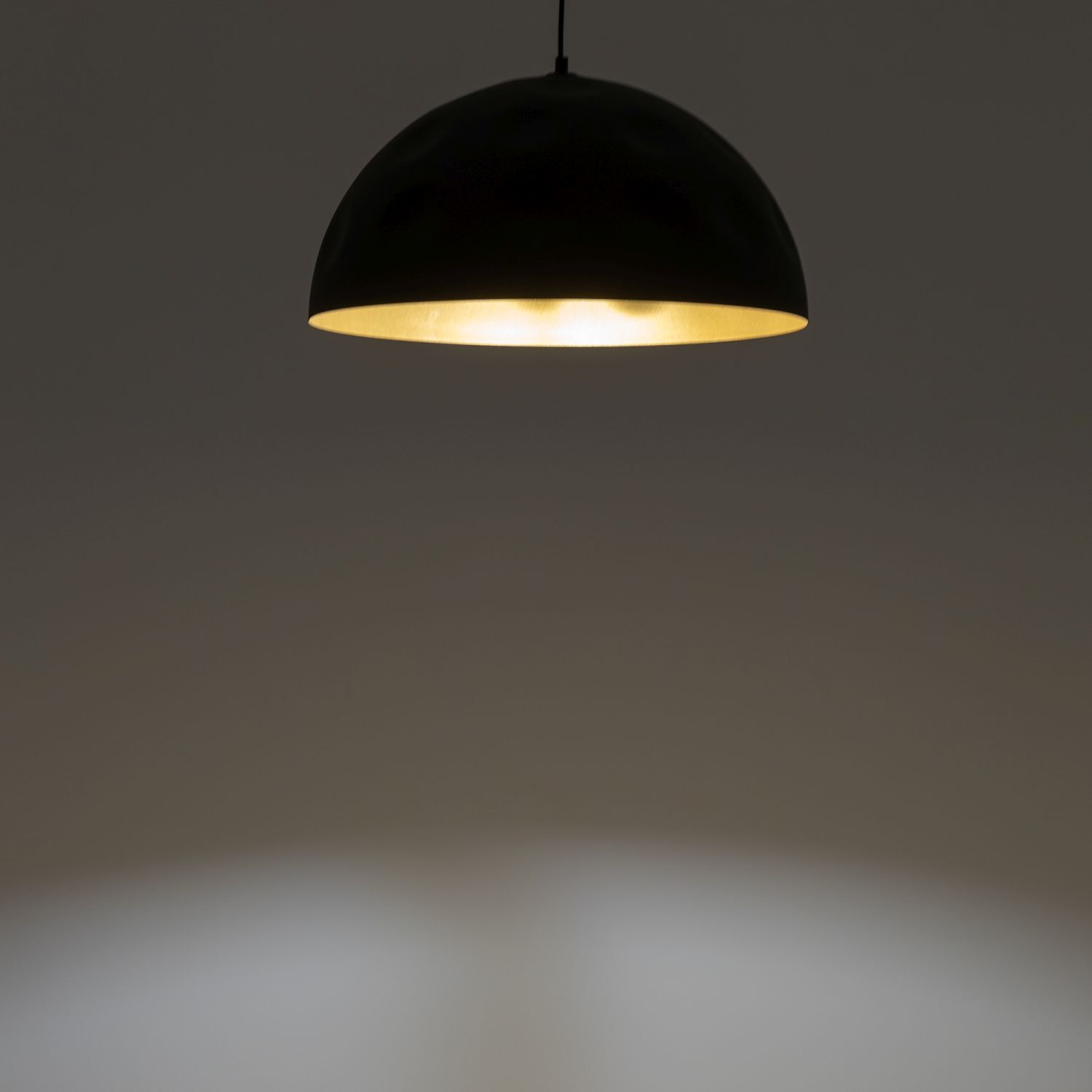 Suspension Ø 33 cm E27 en noir or mat