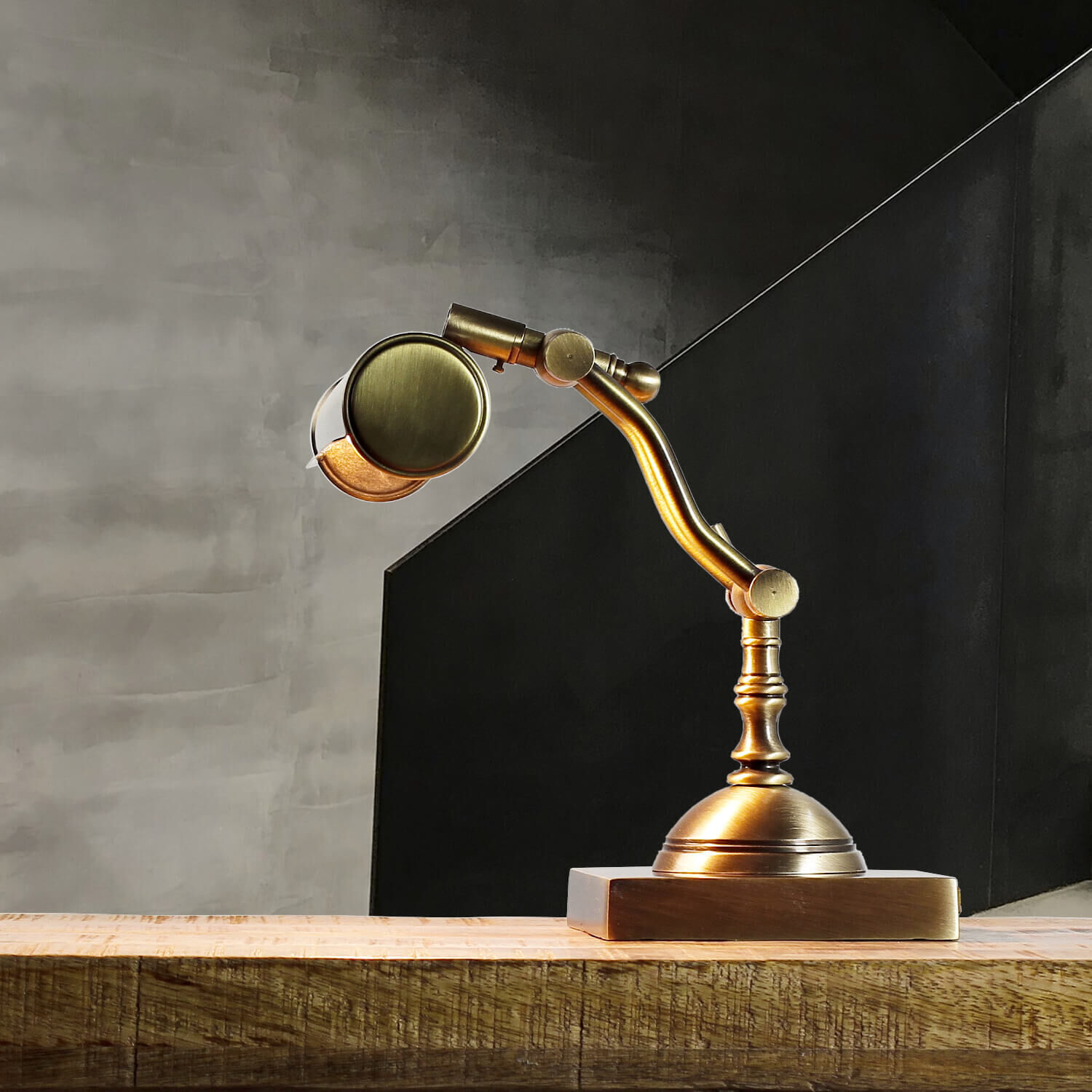 Noble lampe de table en laiton véritable Premium