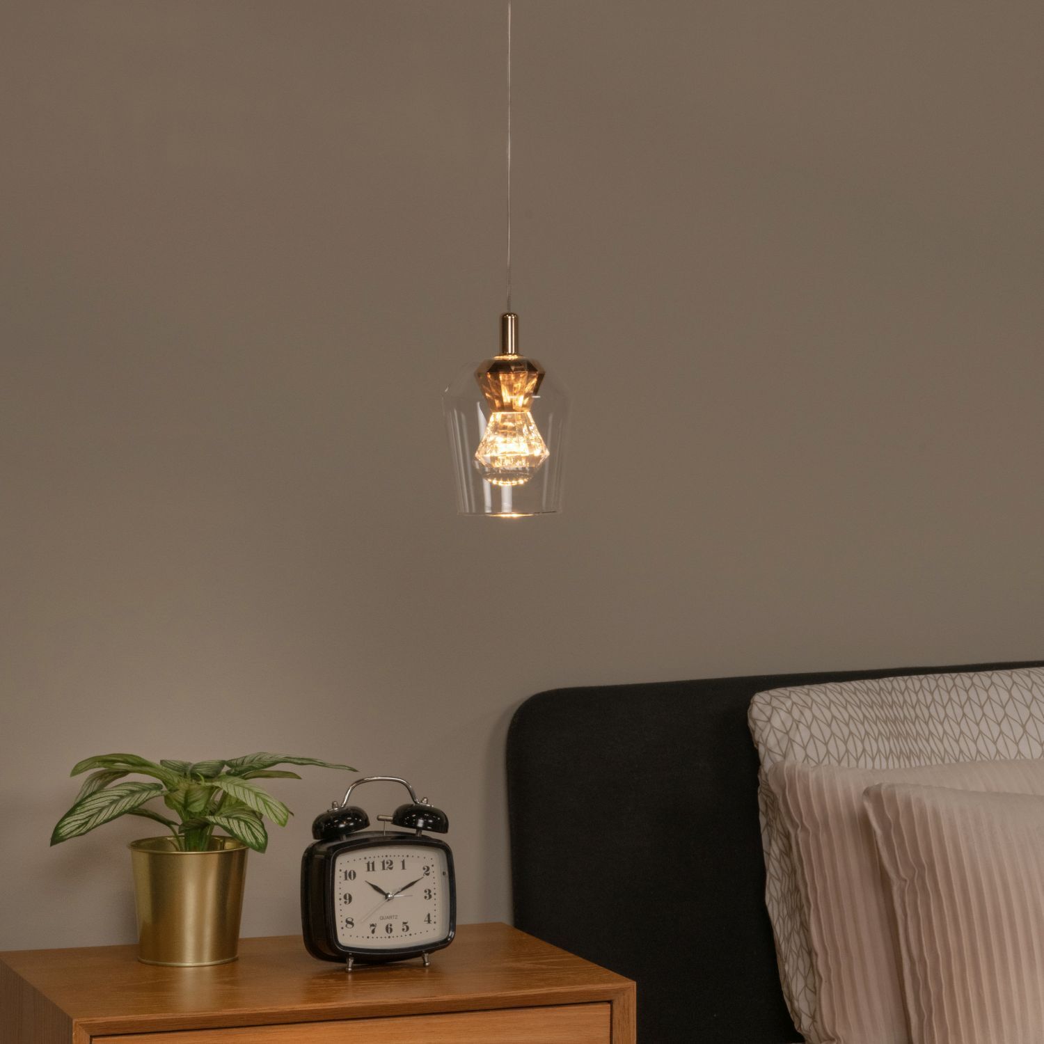 hängende lampe, glaslampenschirm, glühbirne, zimmerdekoration, wecker