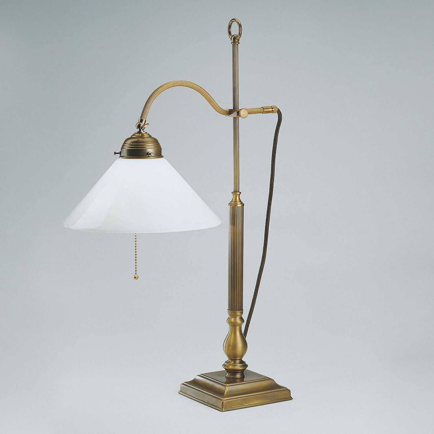 tischlampe-tischleuchte-echt-messing-glas-schirm-zugpendel-verstellbar-1 Tischlampe, Messing, Weißer Lampenschirm, Vintage Stil, Gesteckhalterung