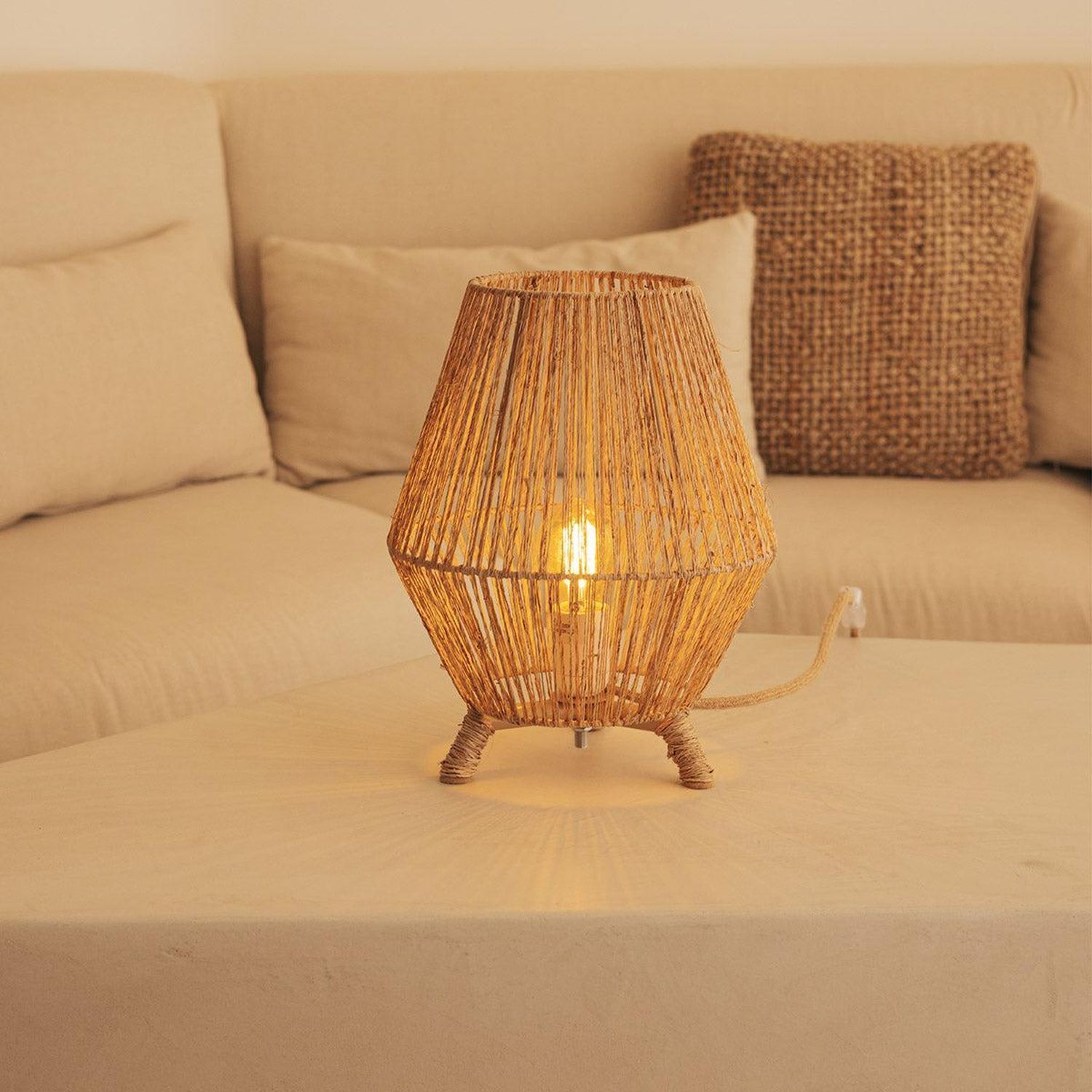 Beistelllampe Dreibein Rattan H: 32,5 cm E27 YILAN Lampe, Kunst, Kunsthandwerk