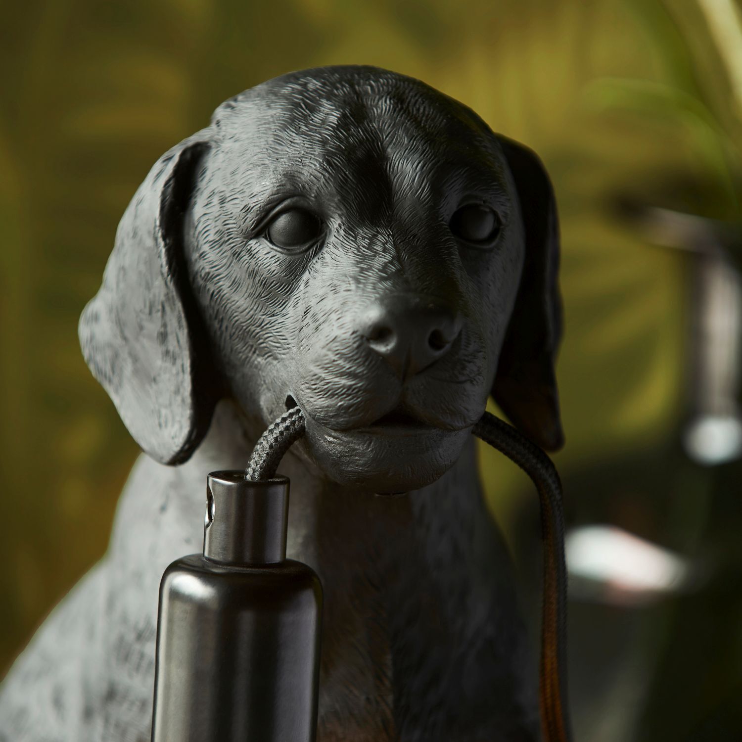 Lampe de table noire H : 23,5 cm Chien en polyrésine Métal E27