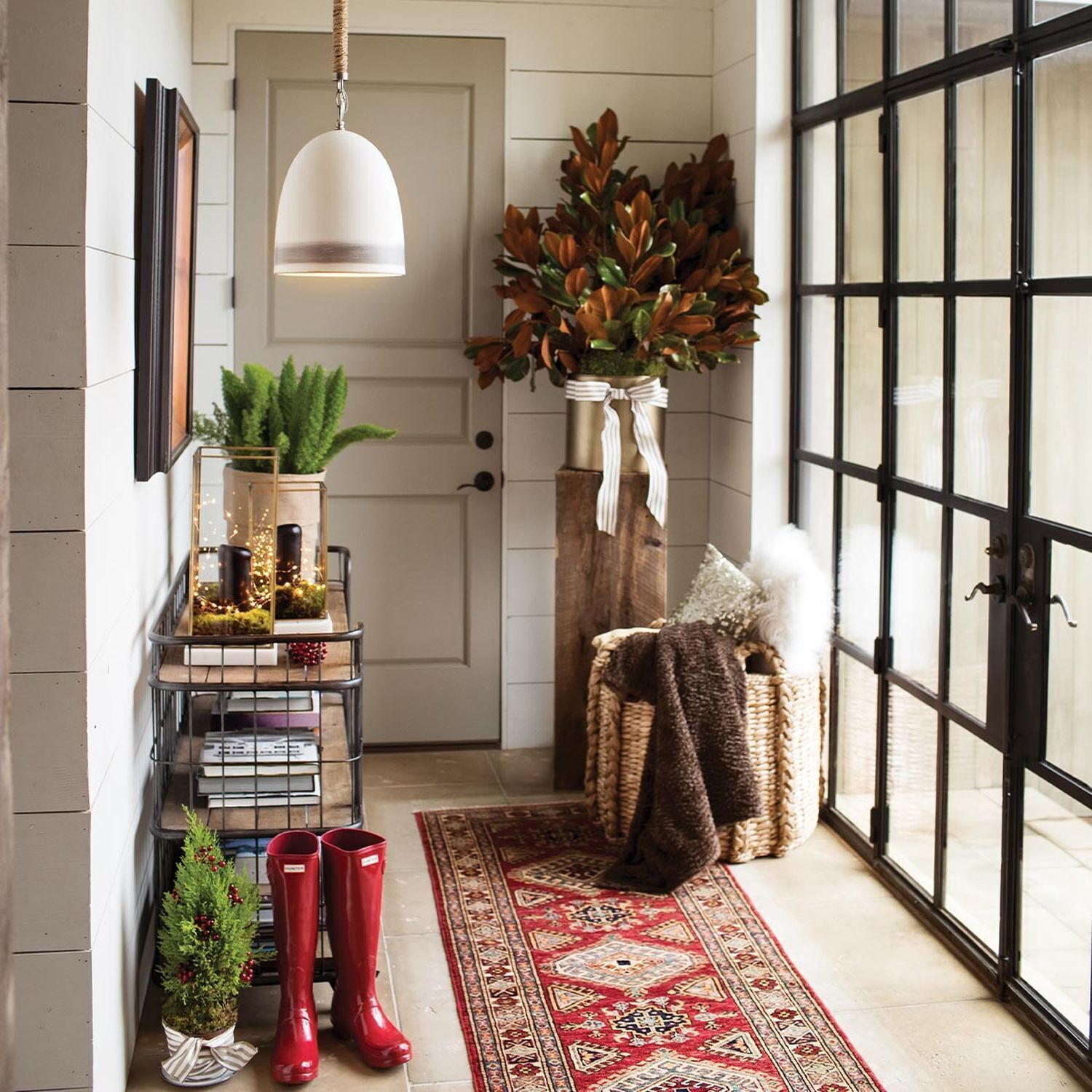 Schuh, Teppich, Tür, Pflanze, Lampe