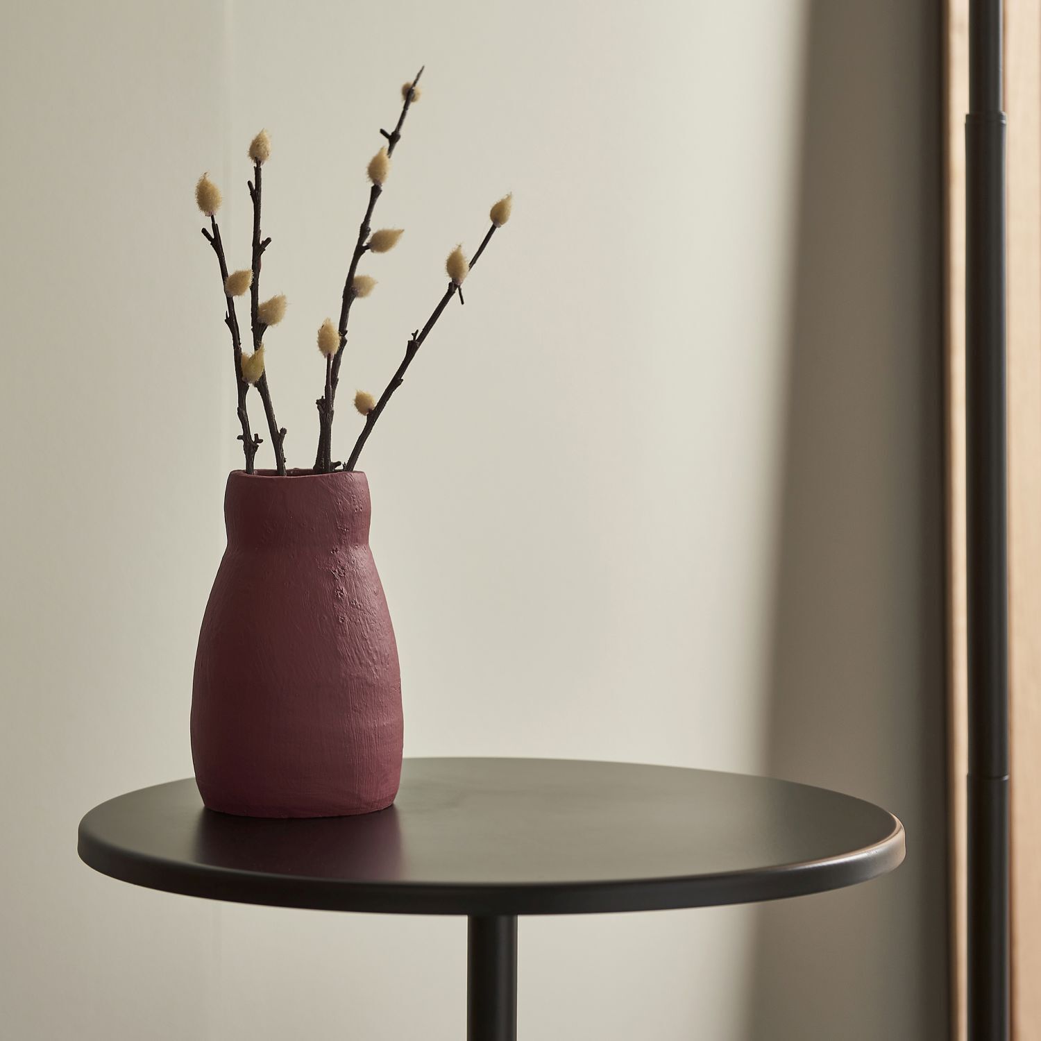 Lampadaire avec tablette 175 cm de haut Métal Verre Noir Blanc E14
