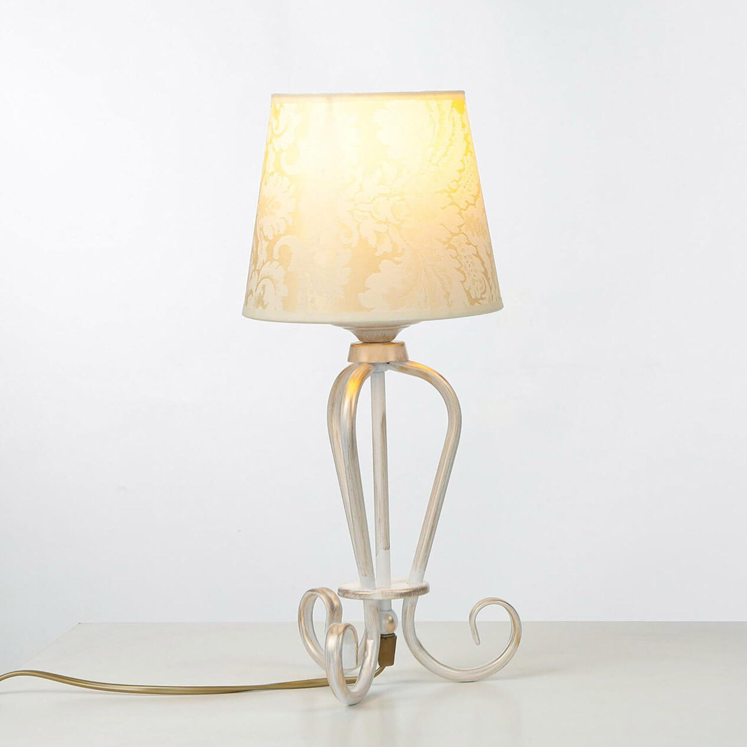 Lampe de chevet shabby or blanc tissu abat-jour 45cm