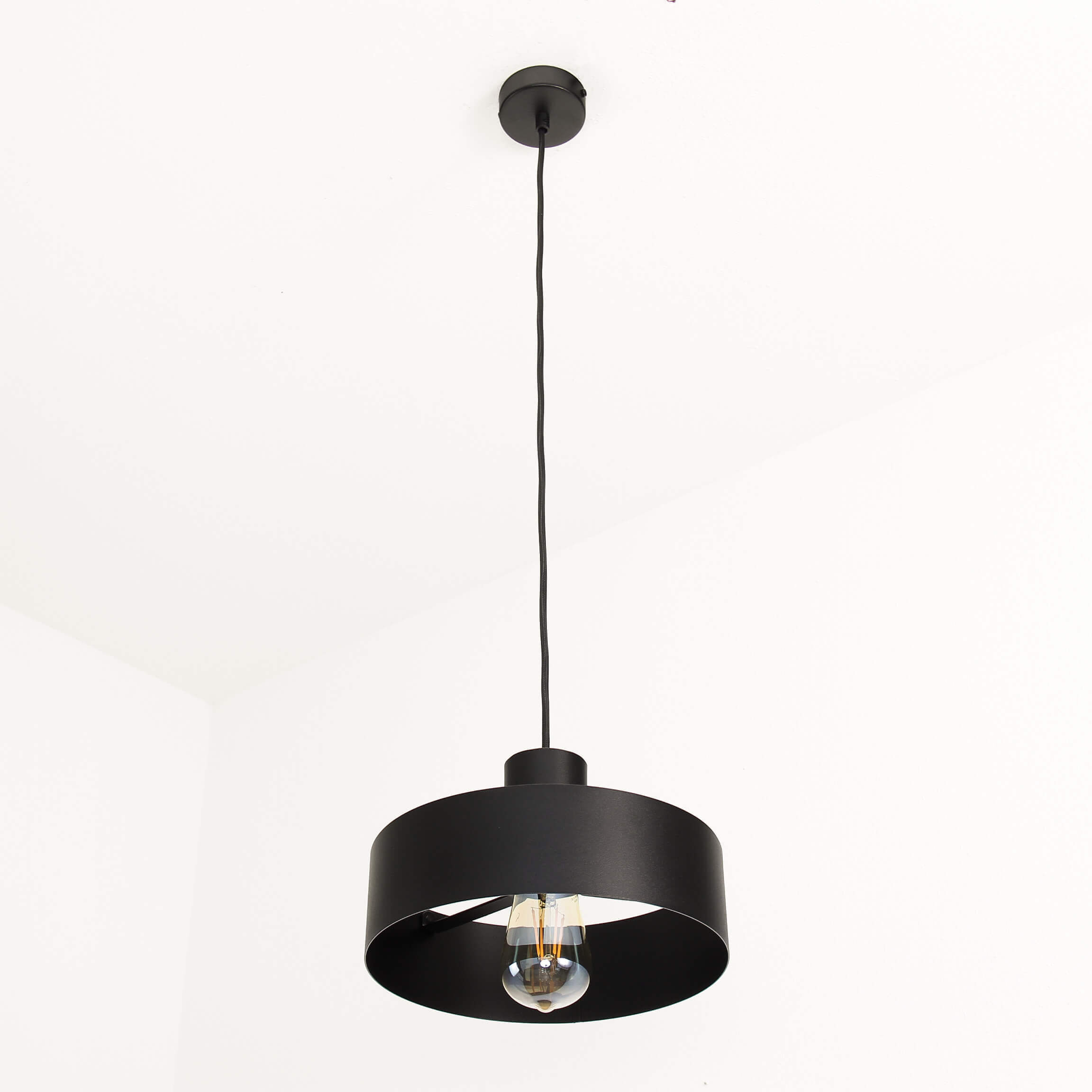 Suspension élégante noir forme d'abat-jour rétro