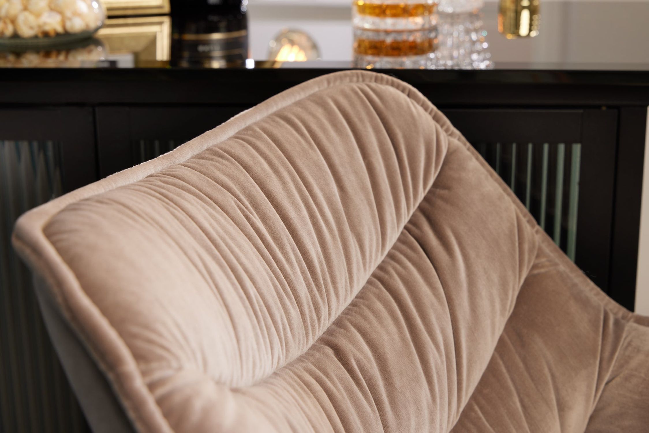 Chaise de comptoir avec dossier en crème beige noir velours métal Kissen, Dekoration für Zuhause, Innenarchitektur, Couch