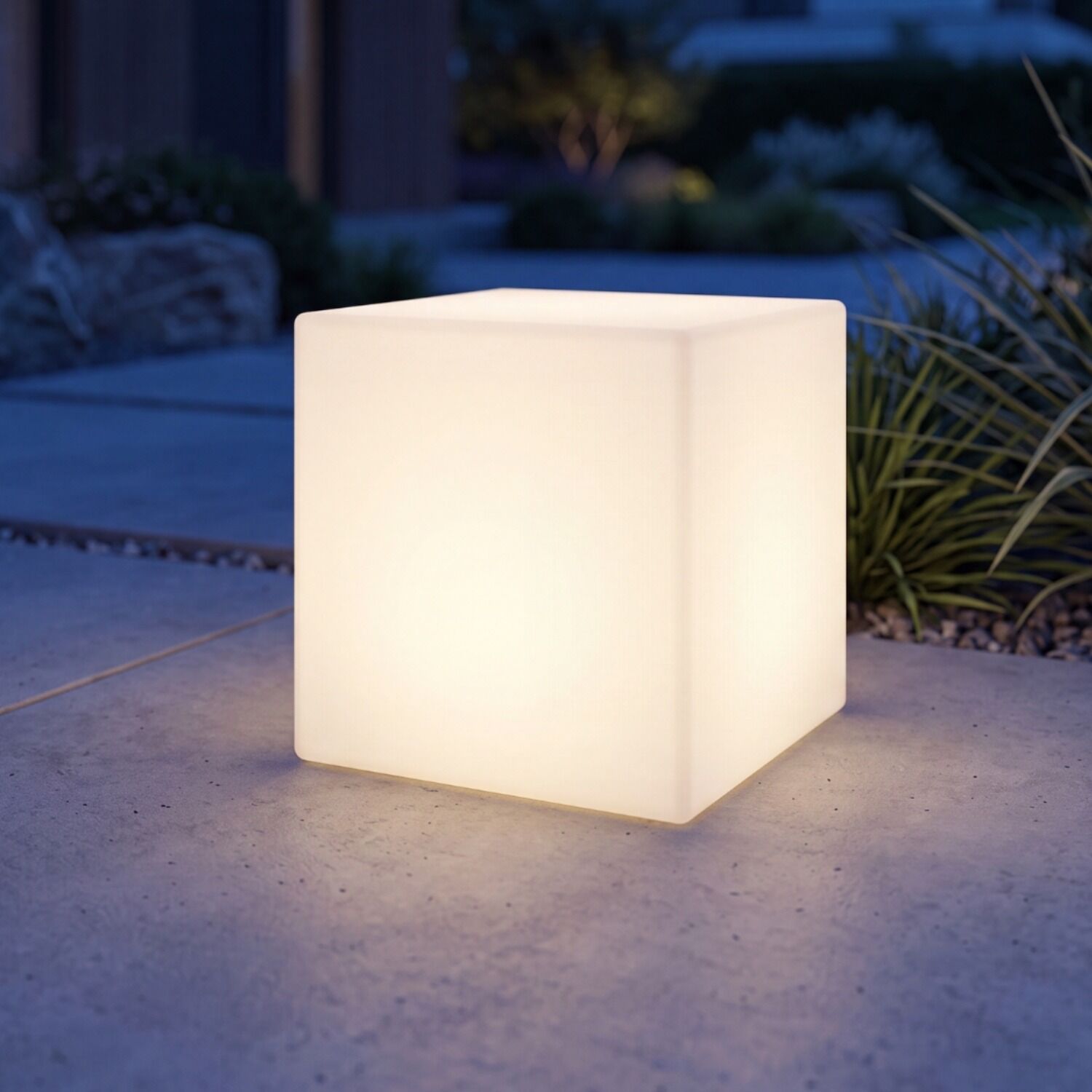 le110912-stehlampe-terrasse-garten-balkon-aussen-kunststoff-modern-weiss-06 Lichtwürfel, LED-Lampe, Außenlicht, Kubus-Lampe, Wegbeleuchtung