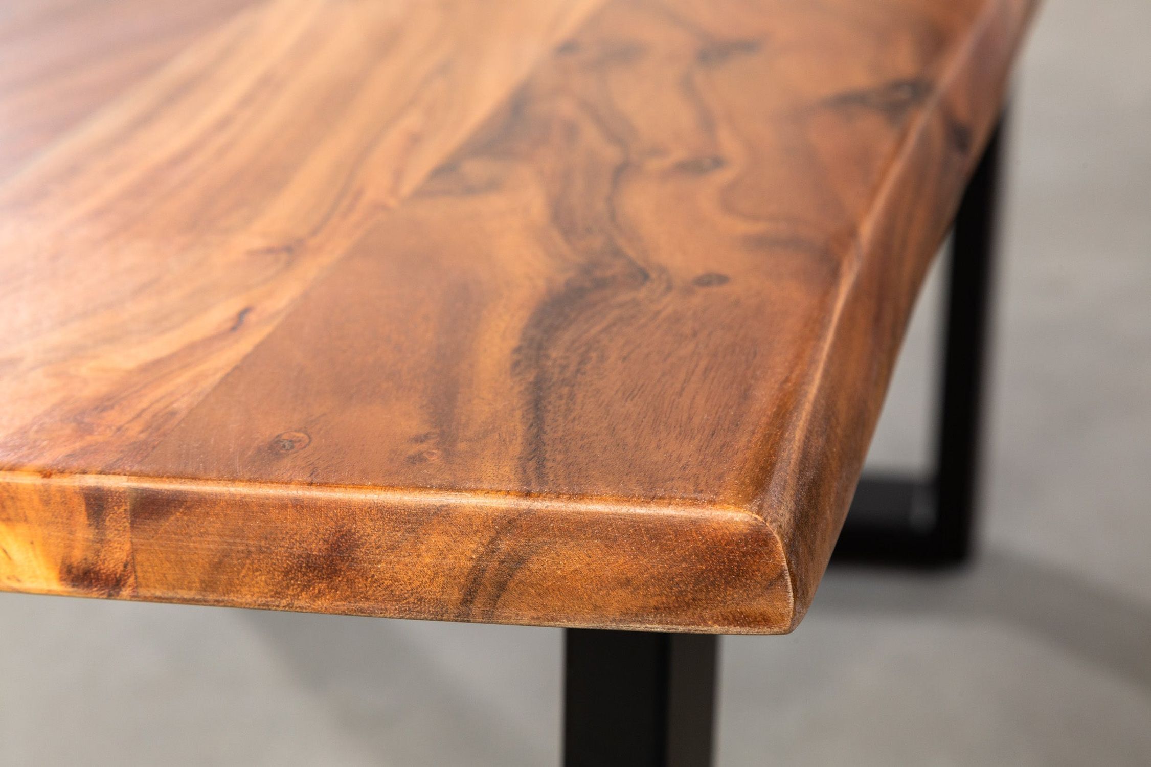 Table basse en acacia et métal, bord en forme d'arbre 120 x 60 cm Hartholz, Holz, Gebeiztes Holz, Tabelle, Tischplatte