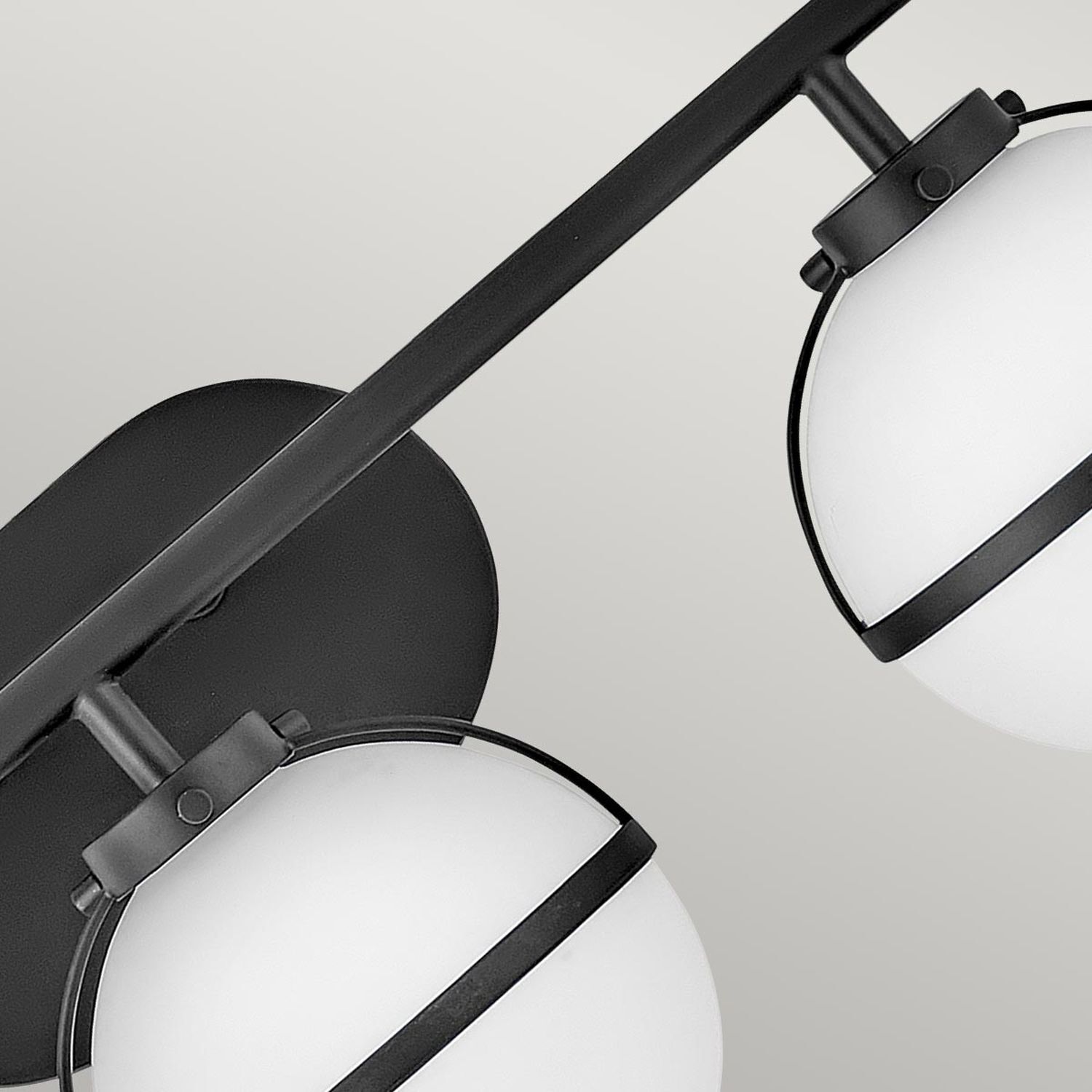 Lampe de salle de bain murale IP44 60,6 cm de large métal verre E14