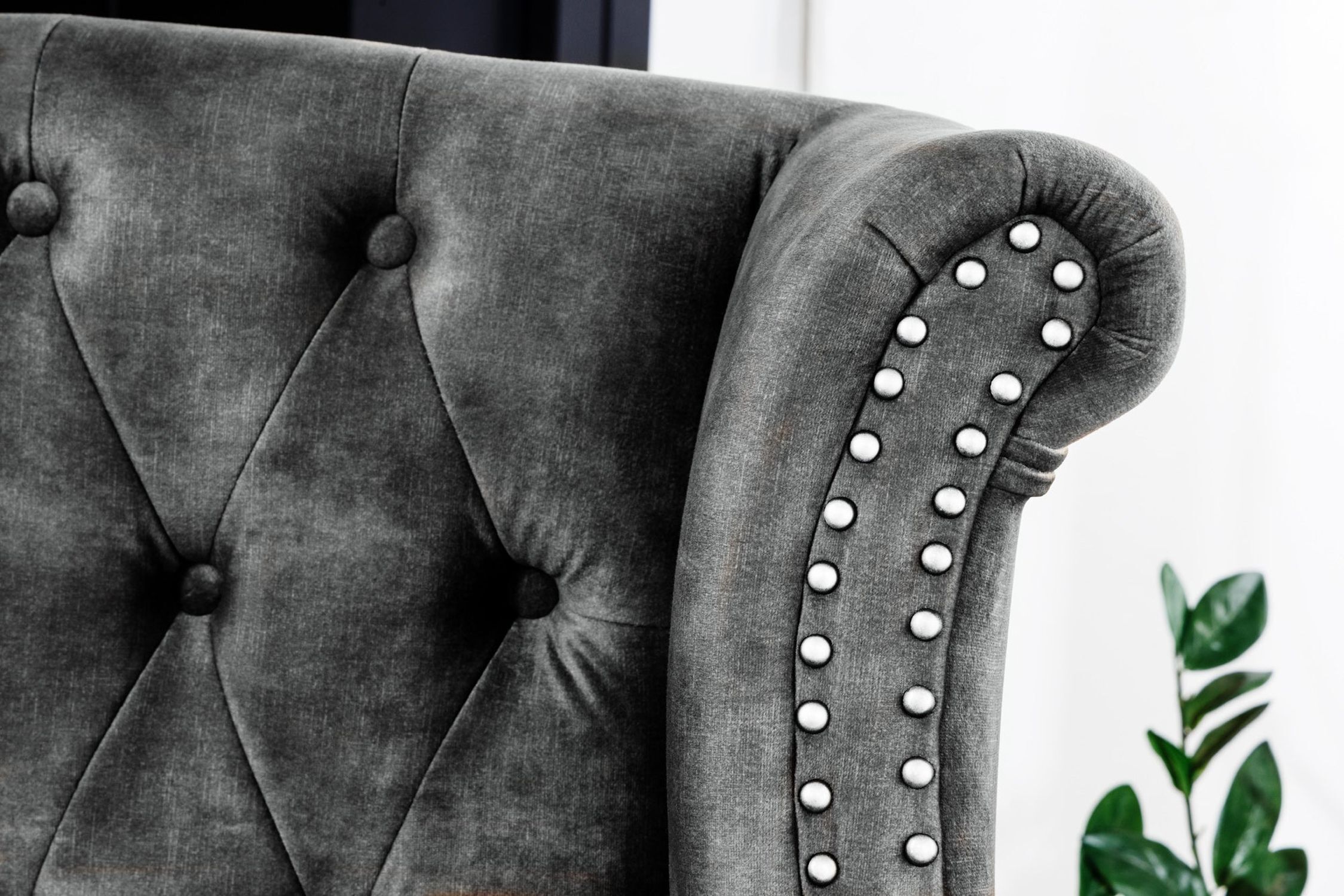 Fauteuil à oreilles velours bois gris marron L : 85 cm Chesterfield Moebel, Couch, Mantel, Stuhl, Innenarchitektur