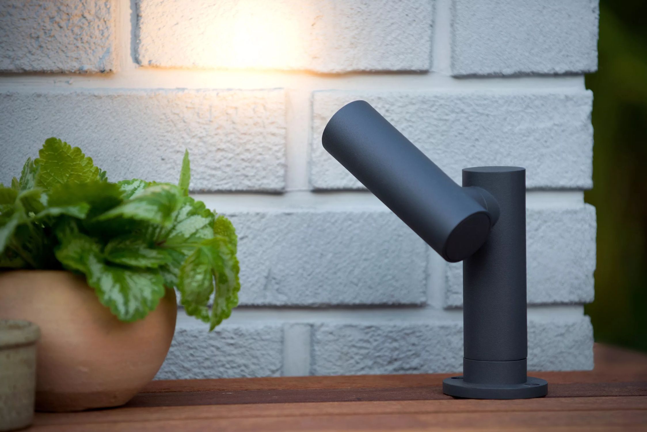 LED Wegeleuchte verstellbar Anthrazit IP65 13 cm 3000 K Sinken, Waschbeckenhahn, Kräuter, Pflanze