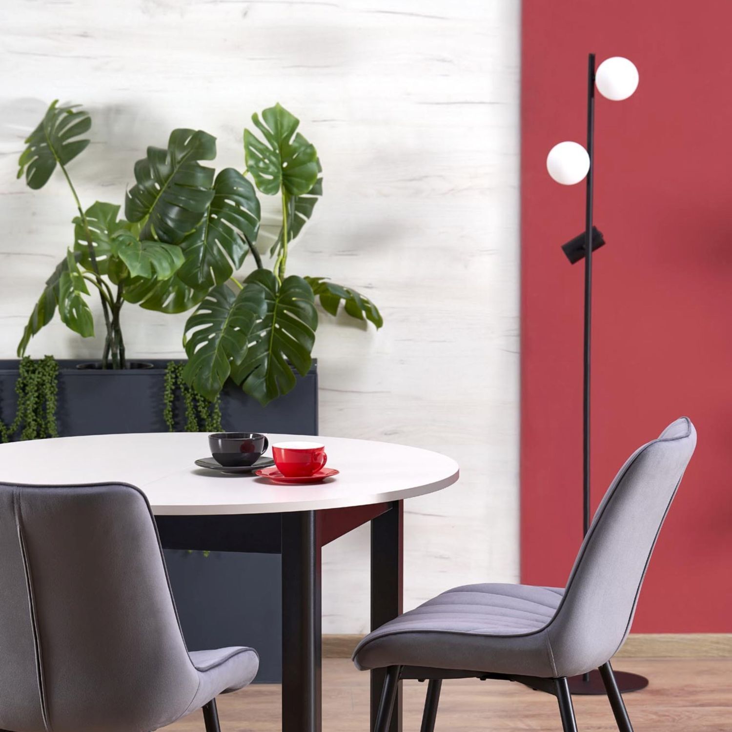 Tisch, Esstisch, Pflanzenständer, Leuchtenstange, Sessel