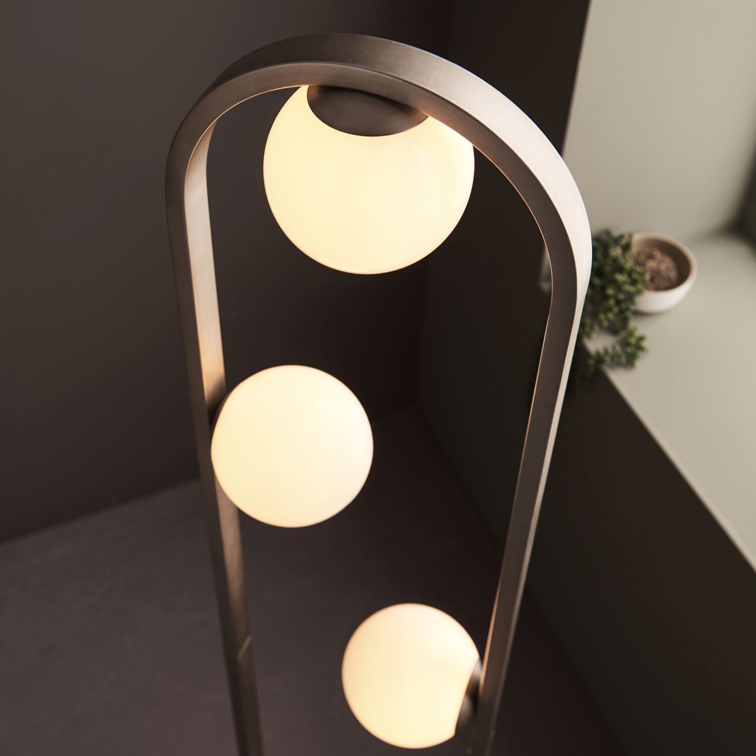 Lampadaire petit 141,5 cm de haut en argent blanc 3-flamme G9