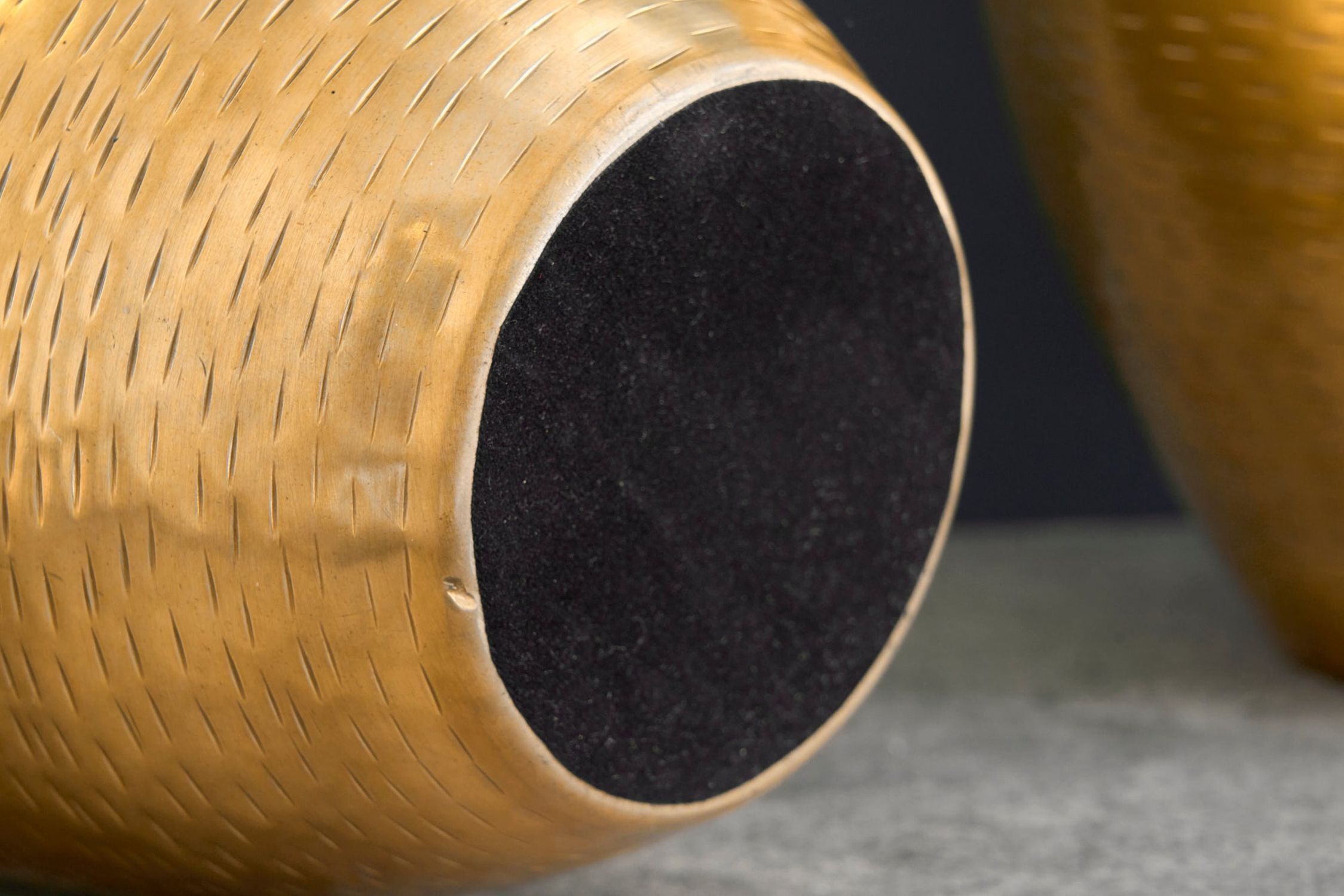 Vase décoratif, set de 2 pièces, travail manuel, martelé, unique en or Vase décoratif, set de 2 pièces, travail manuel, martelé, unique en or