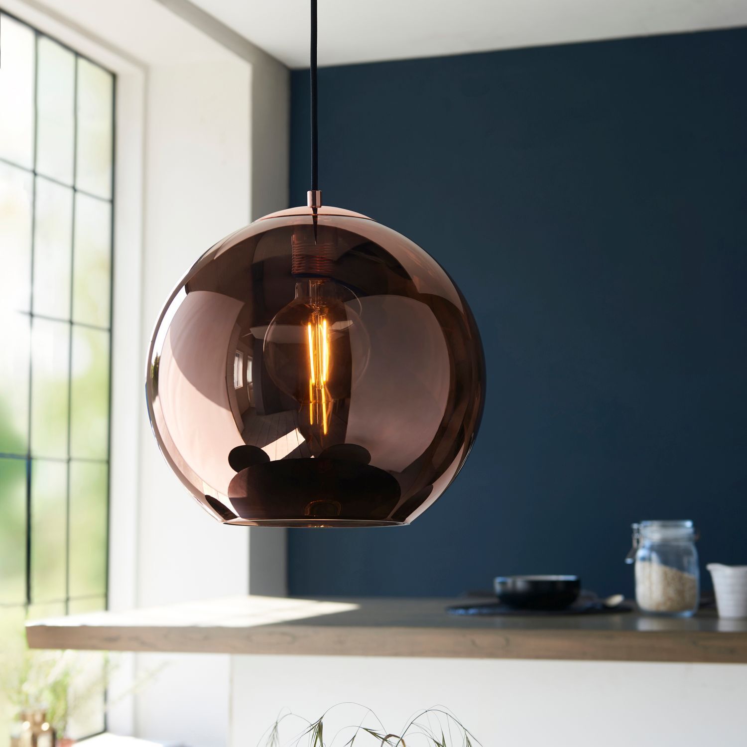 Suspension boule Ø 30 cm verre métal en noir cuivre E27
