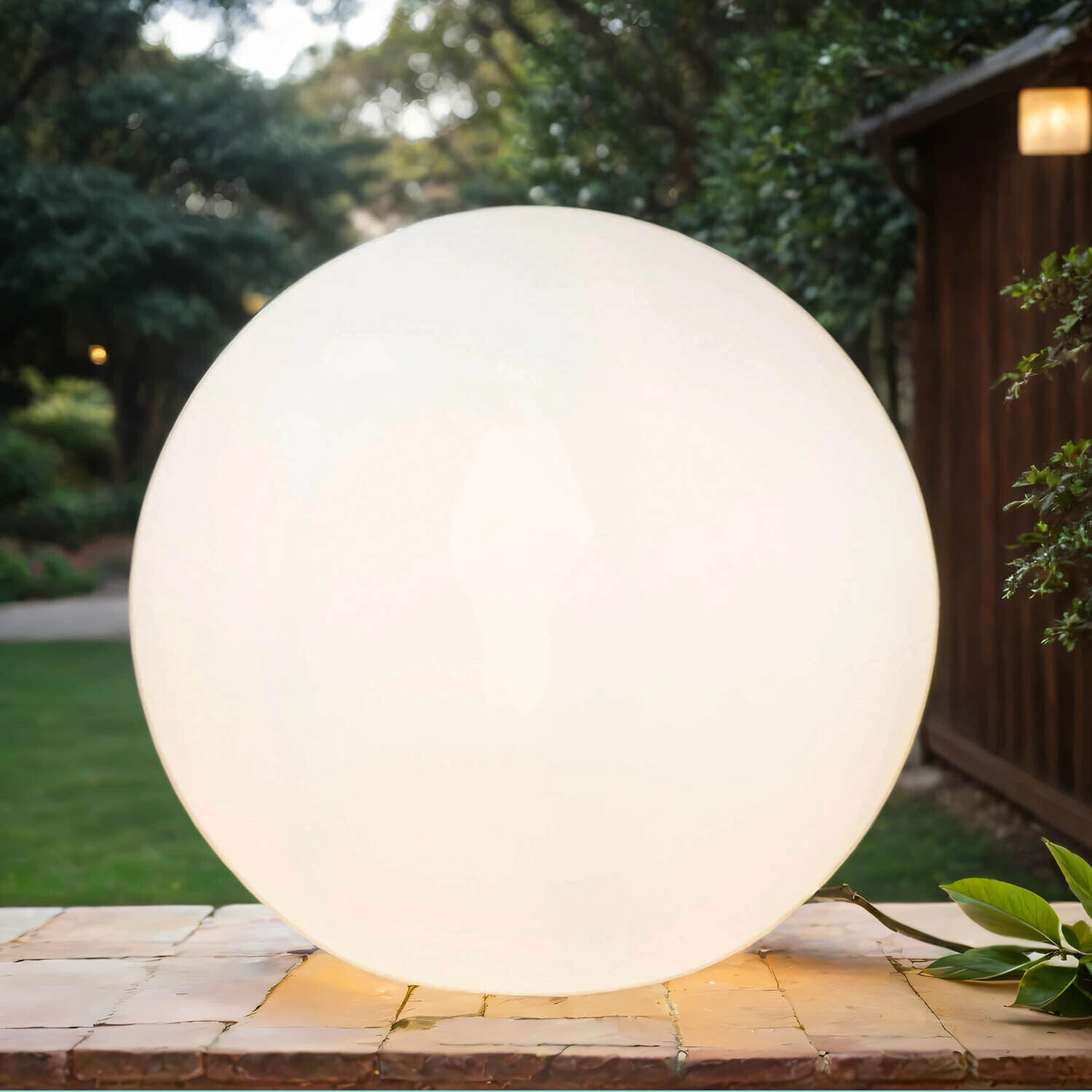 wegeleuchte-deko-kugel-leuchte-garten-weiss-kunststoff-terrasse-1 Lichtkugel, Gartenlampe, LED-Lampe, Durchsichtig, Outdoor-Beleuchtung
