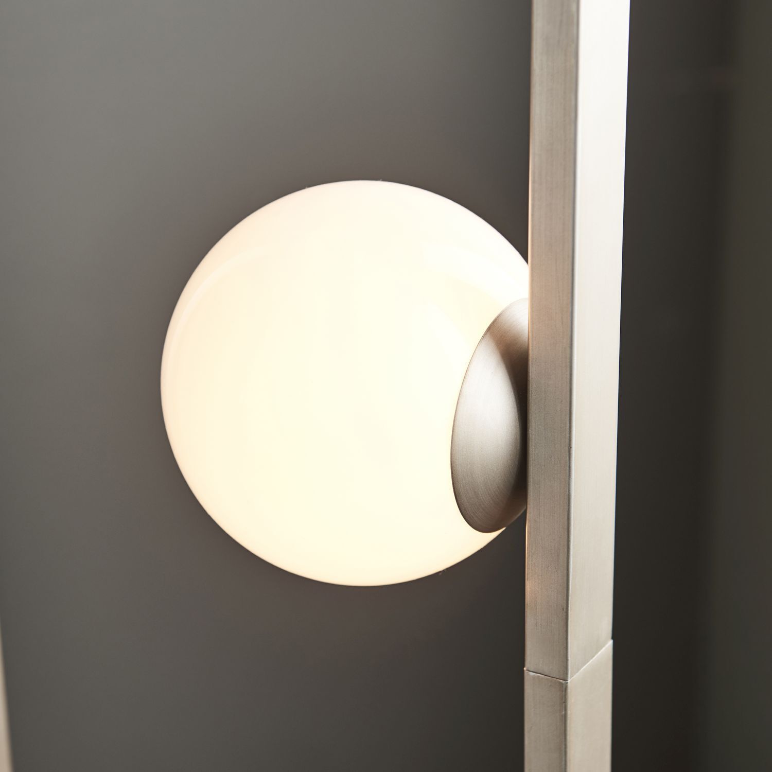 Lampadaire petit 141,5 cm de haut en argent blanc 3-flamme G9
