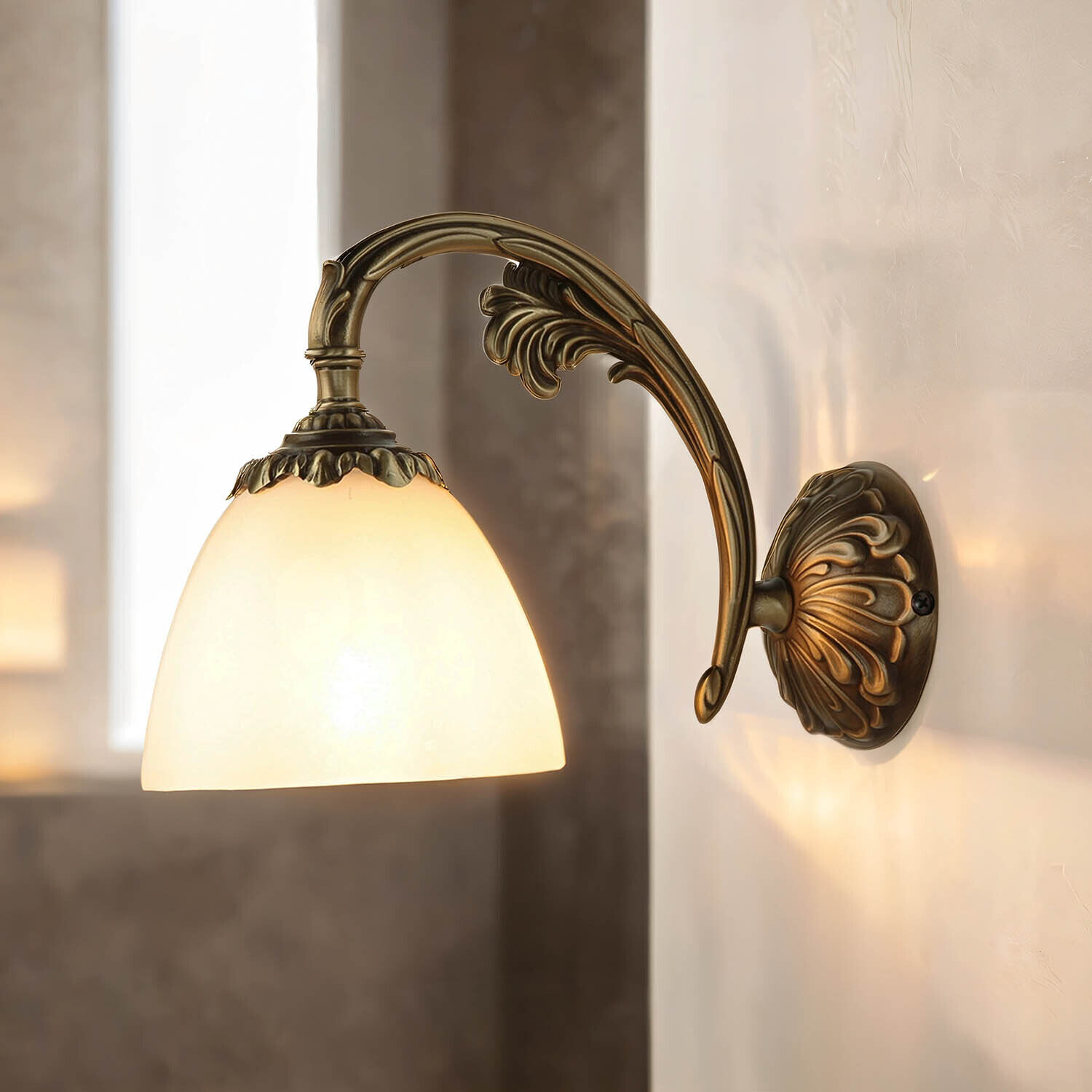 Wandleuchte aus Echt-Messing in Bronze Beatrice Lampe