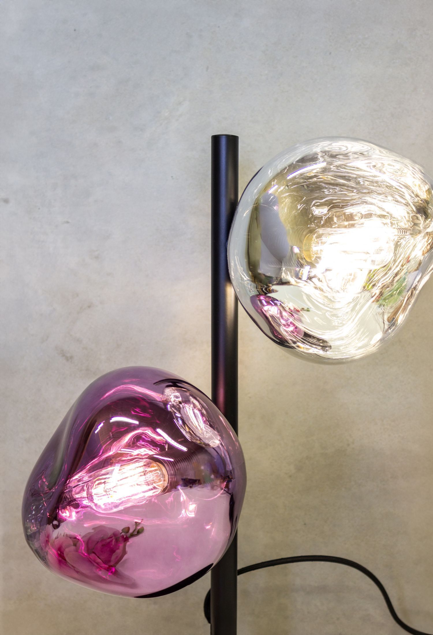 Lampe de table décorative aluminium verre blanc lilas 40 cm