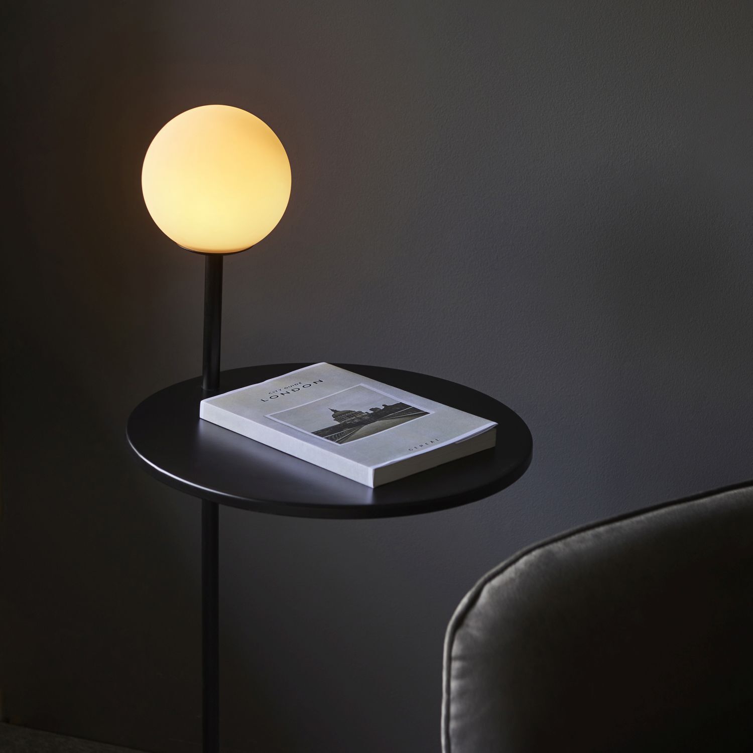 Lampe de sol avec tablette Métal Verre 81 cm Noir Blanc G9