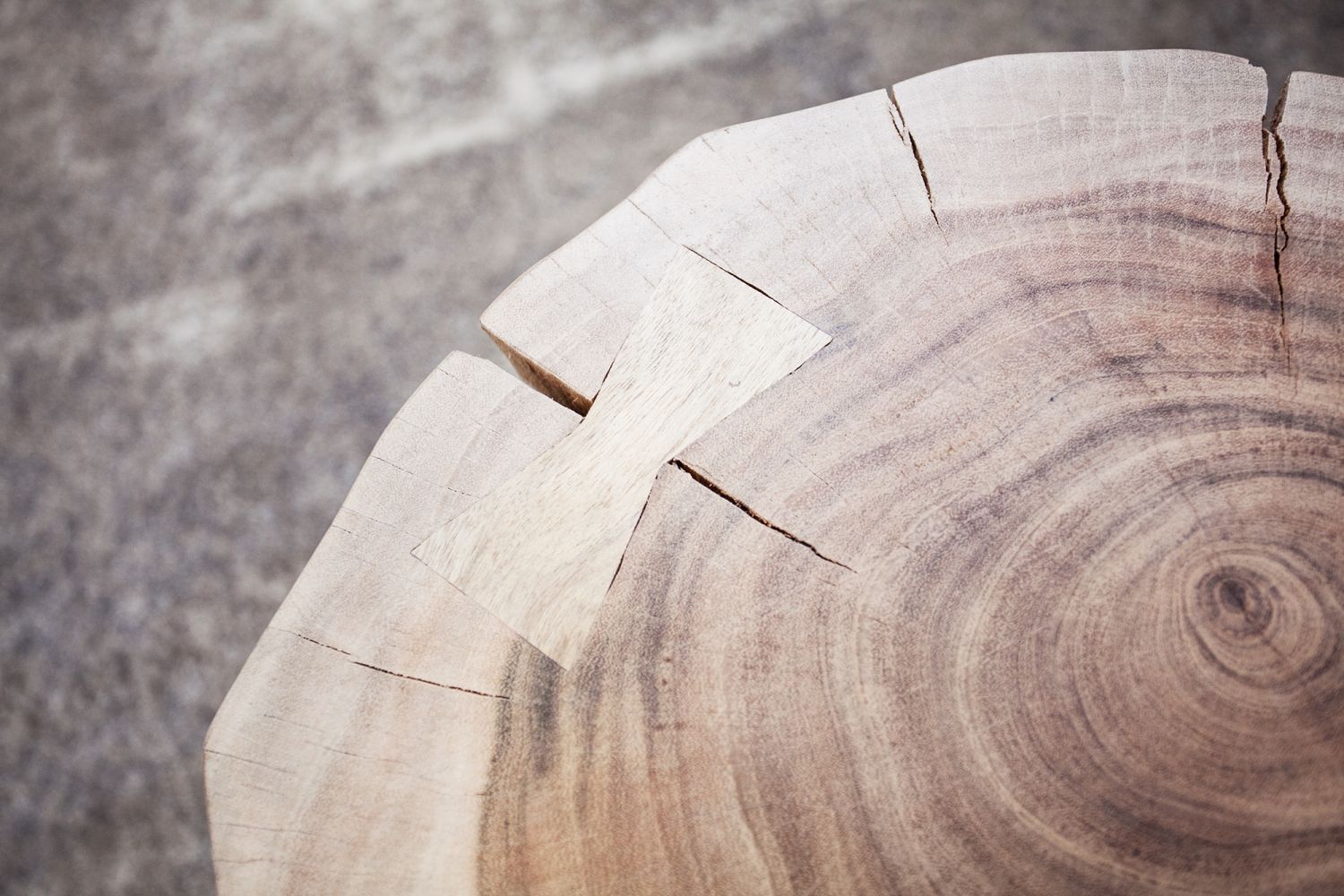 Table d'appoint en bois d'acacia métal 40x60 cm en blanc noir Holz, Baum, Hartholz, Gebeiztes Holz, Tischplatte