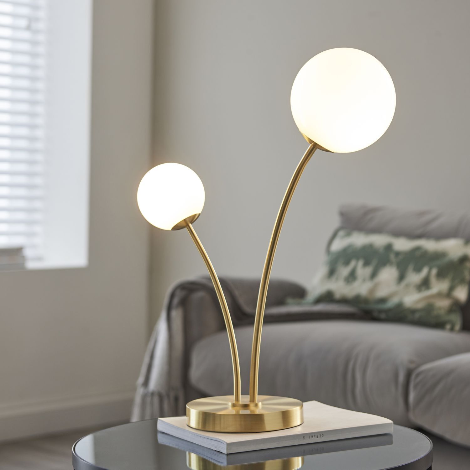 Lampe de table métal verre 54,8 cm de haut en laiton blanc 2x G9