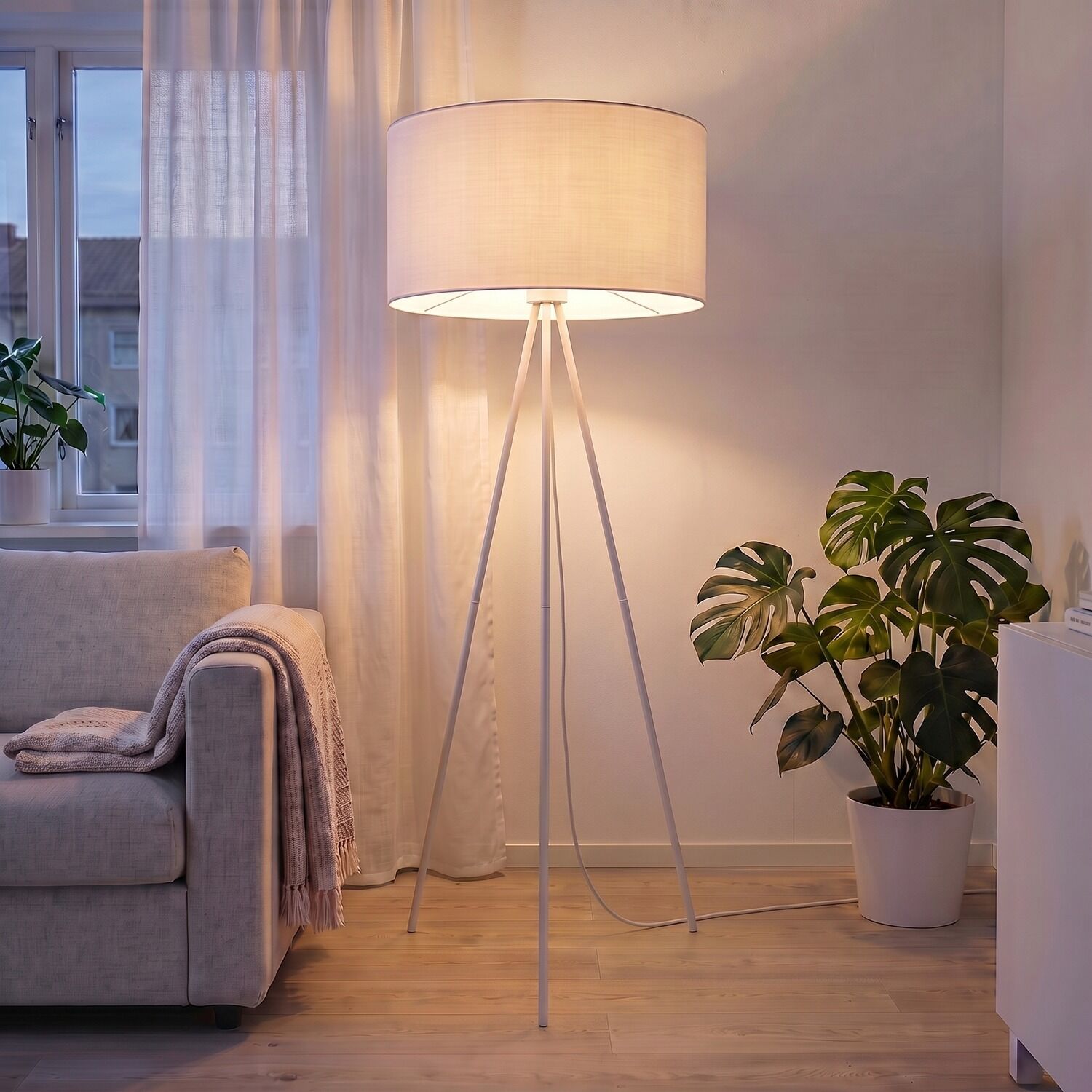 fußbodenlampe, Stativlampe, weiße Lampe, Wohnzimmer, Innenbeleuchtung