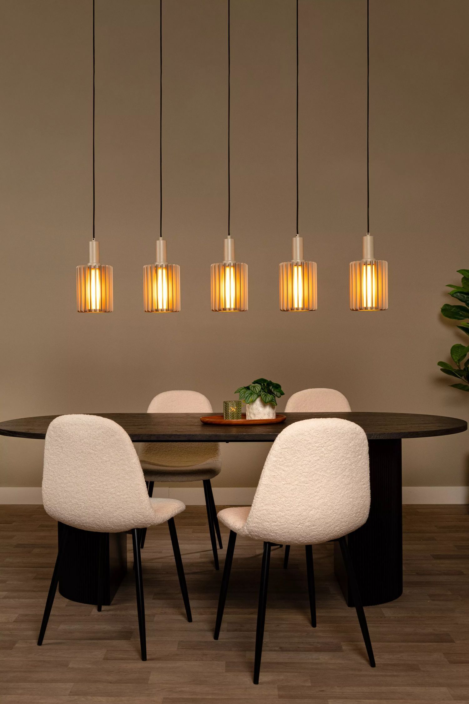 Lange Hängelampe Glas Aluminium Taupe L:164 cm 5-flmg Esszimmer, Esstisch, Tisch, Stuhl, Tischplatte