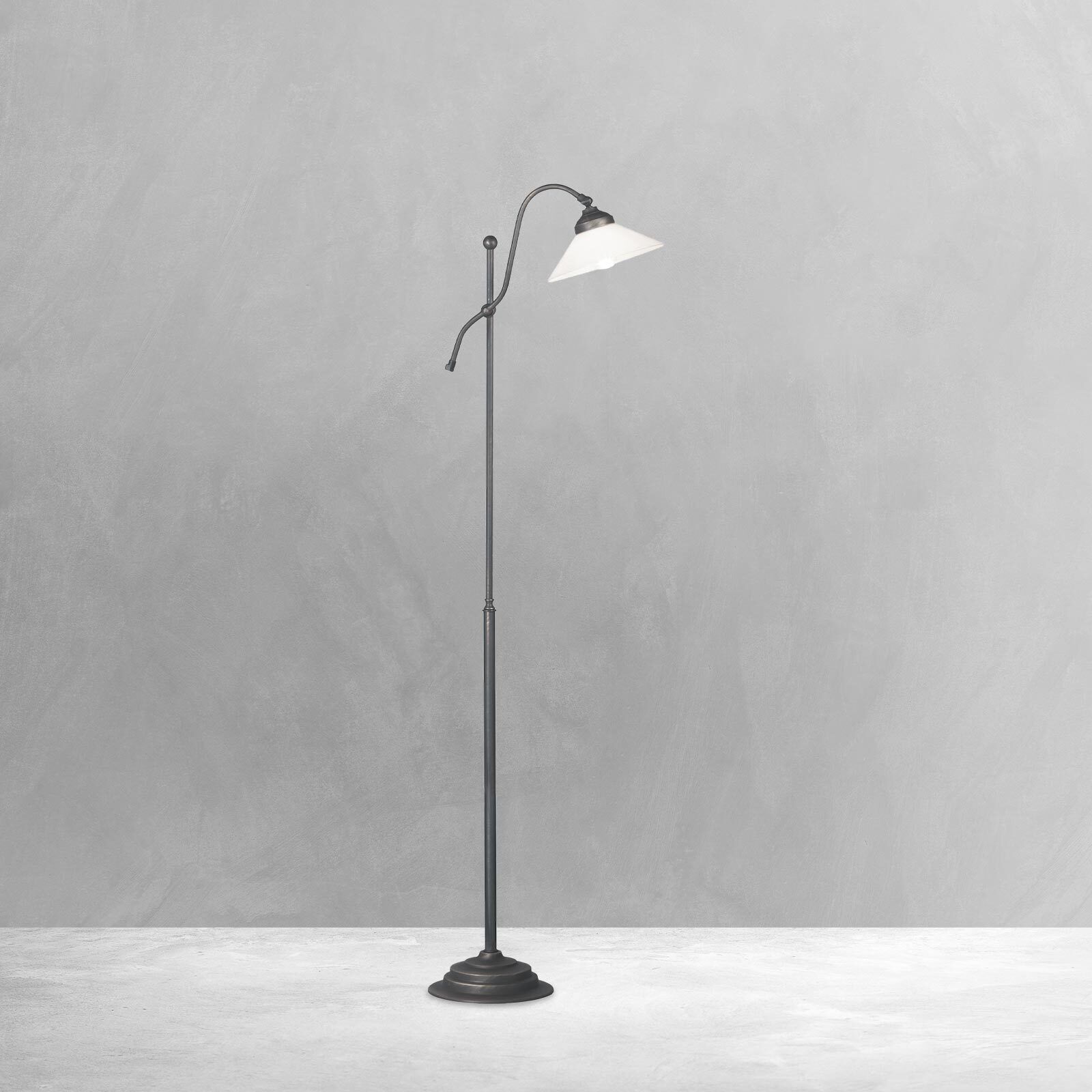 Lampadaire petit 130 cm E27 laiton verre rustique