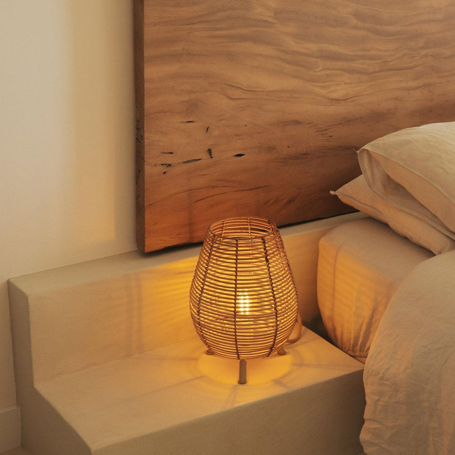 Innenarchitektur, Lampe, Gebeiztes Holz, Kissen, Kopfkissen