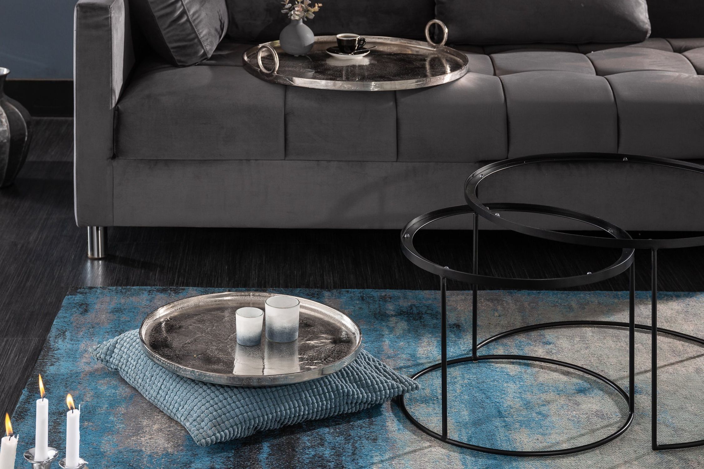 Set de 2 tables d'appoint avec plateaux Métal argenté noir Set de 2 tables d'appoint avec plateaux Métal argenté noir