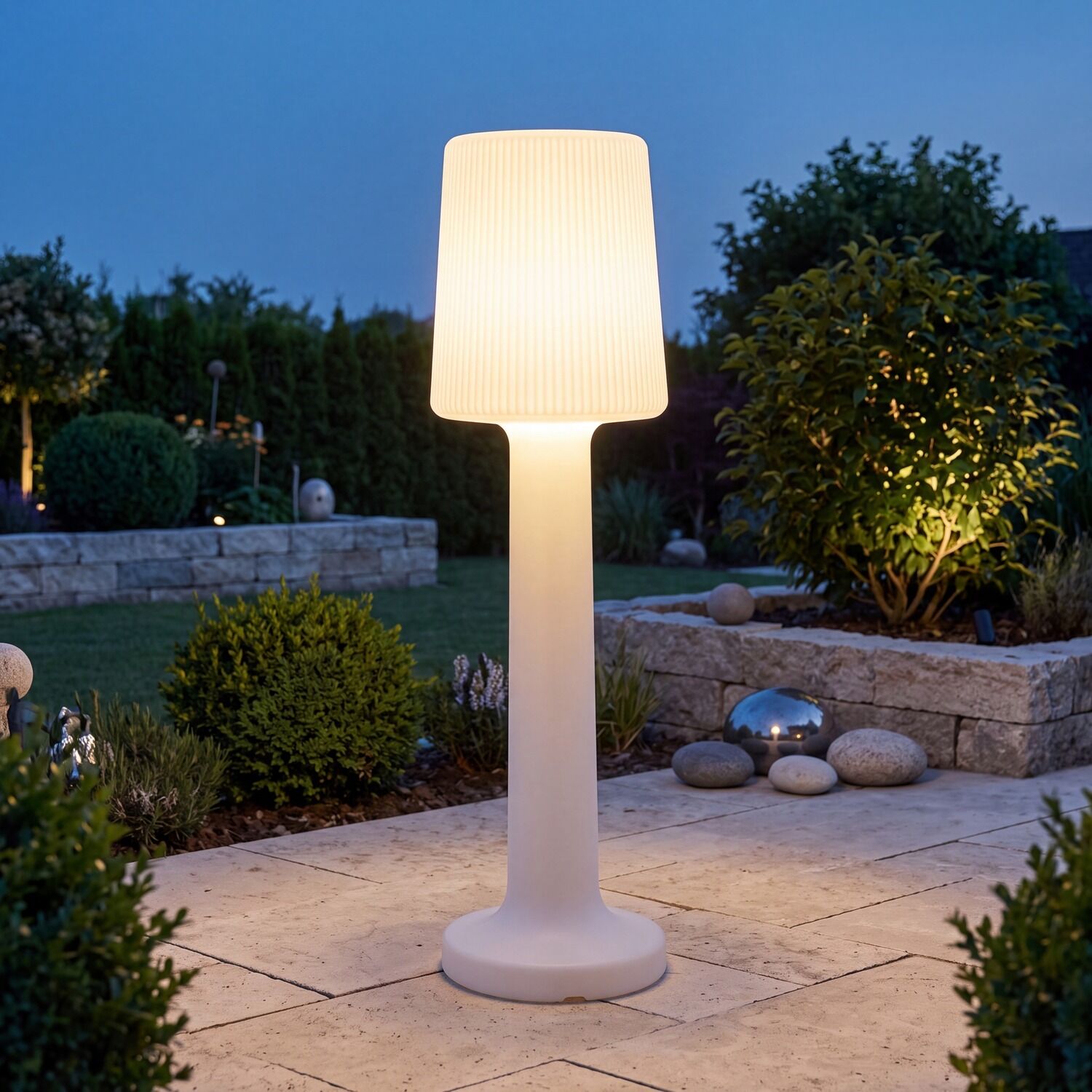 Außenlampe, Gartenleuchte, LED-Lampe, Standfußlampe, weiß
