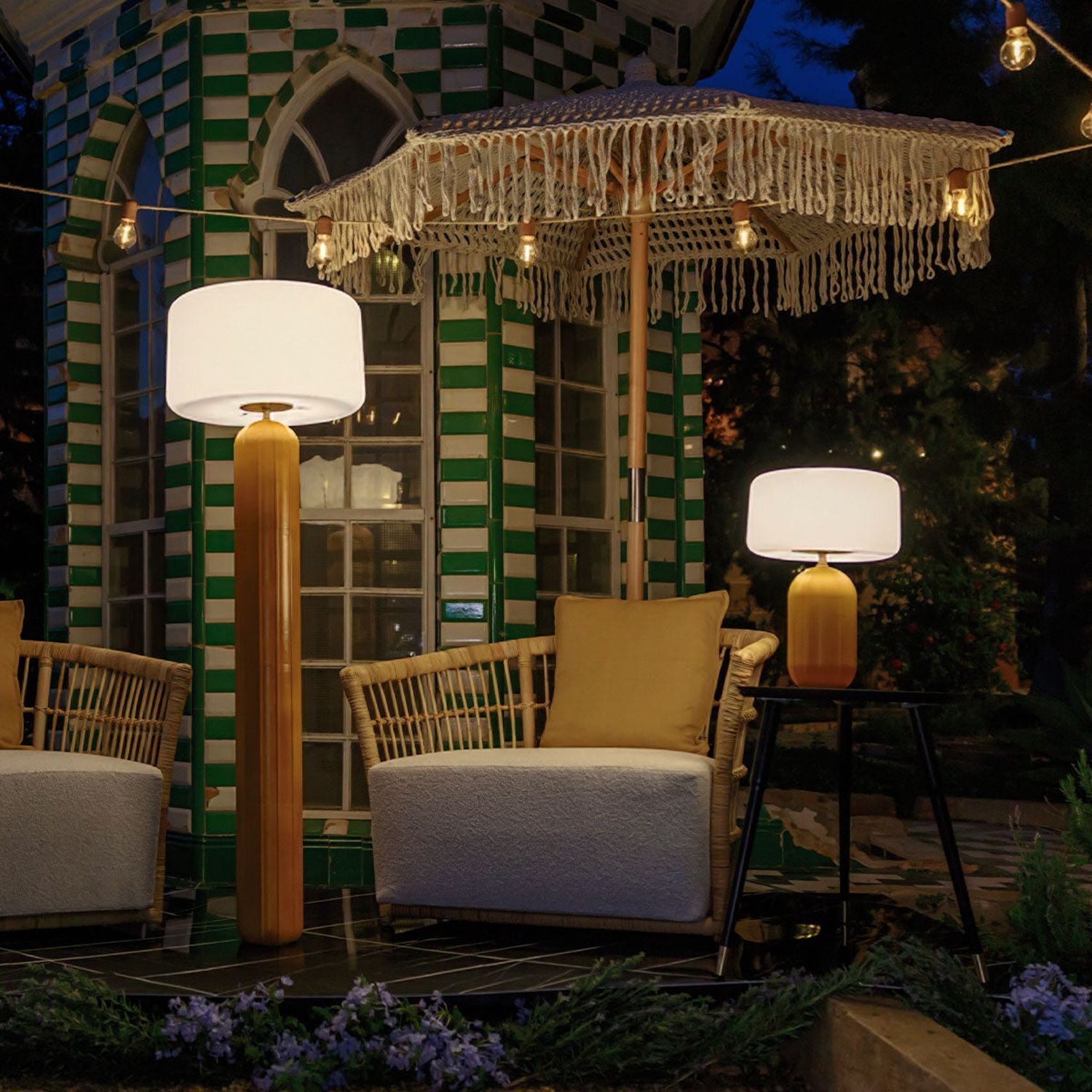 Outdoor seating, Lounge area, Lamp, Sofa, Garten-Deko