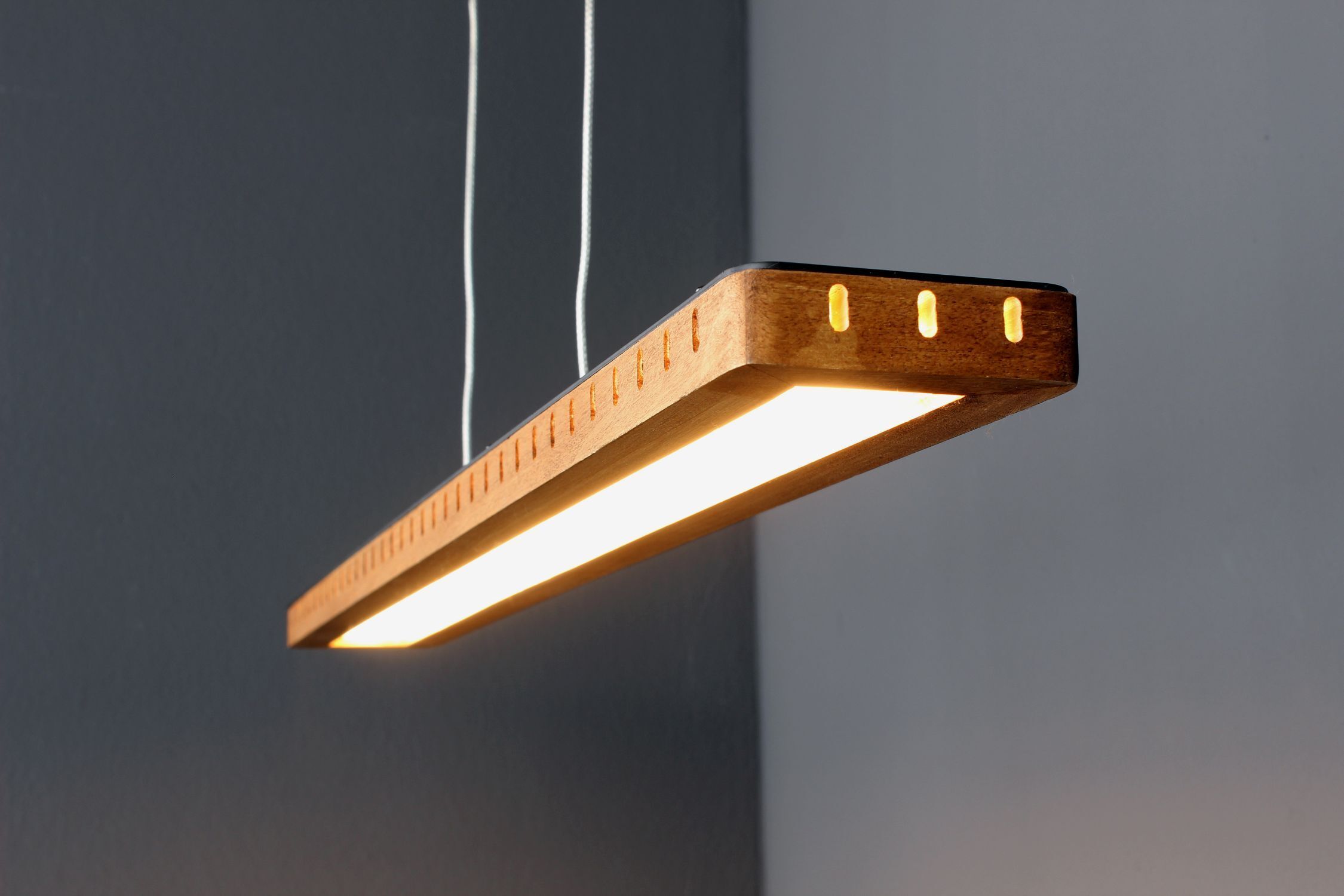 Lange LED Hängelampe Aluminium Holz L:70 cm warmweiß pendant lamp, wood lamp, suspended light, LED fixture, brown wood