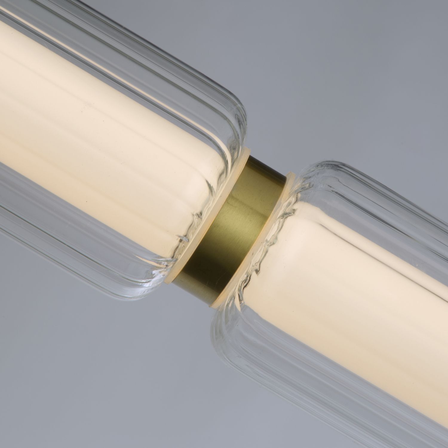 Longue lampe LED suspendue verre métal 109 cm blanc chaud